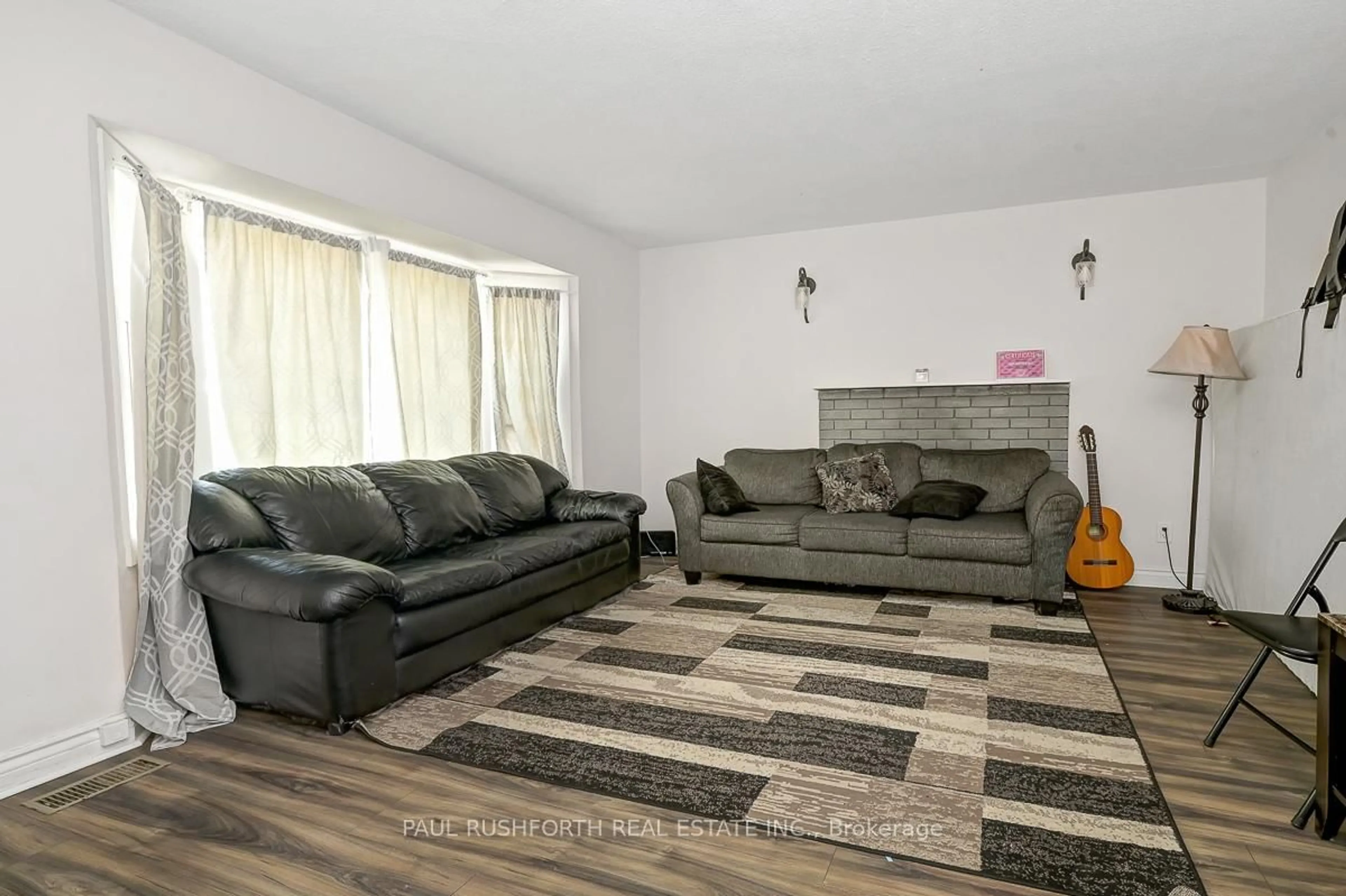 Living room with furniture, unknown for 636 Clarke Ave, Ottawa Ontario K1K 0Y5
