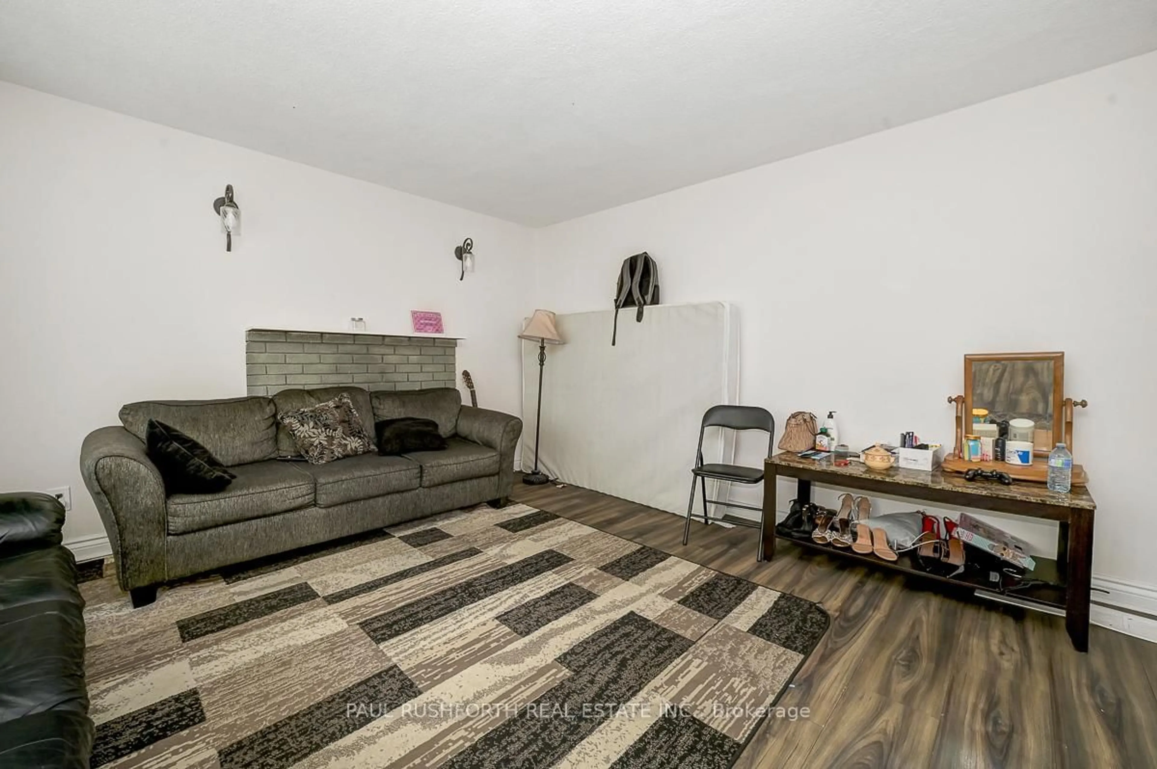 A pic of a room for 636 Clarke Ave, Ottawa Ontario K1K 0Y5