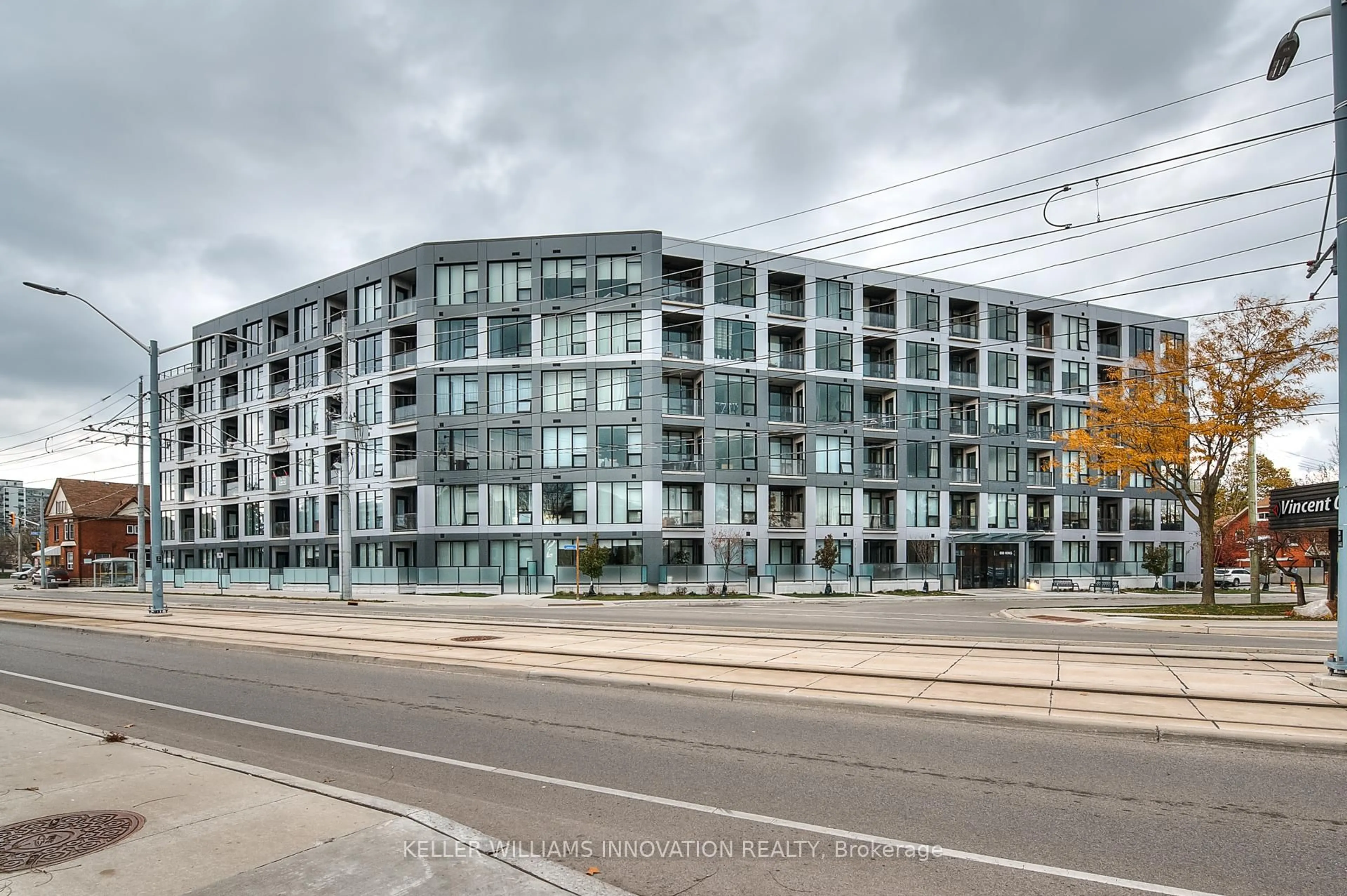Blurry image for 690 King St #622, Kitchener Ontario N2H 5L8