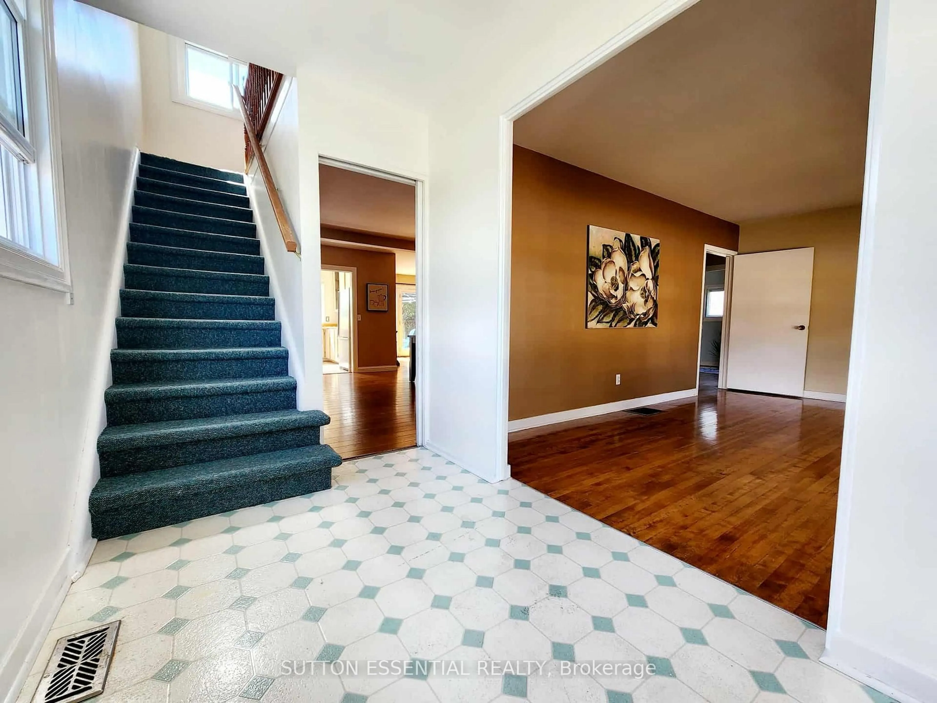 Indoor foyer for 168 Ferguson Dr, Brockville Ontario K6V 4R6