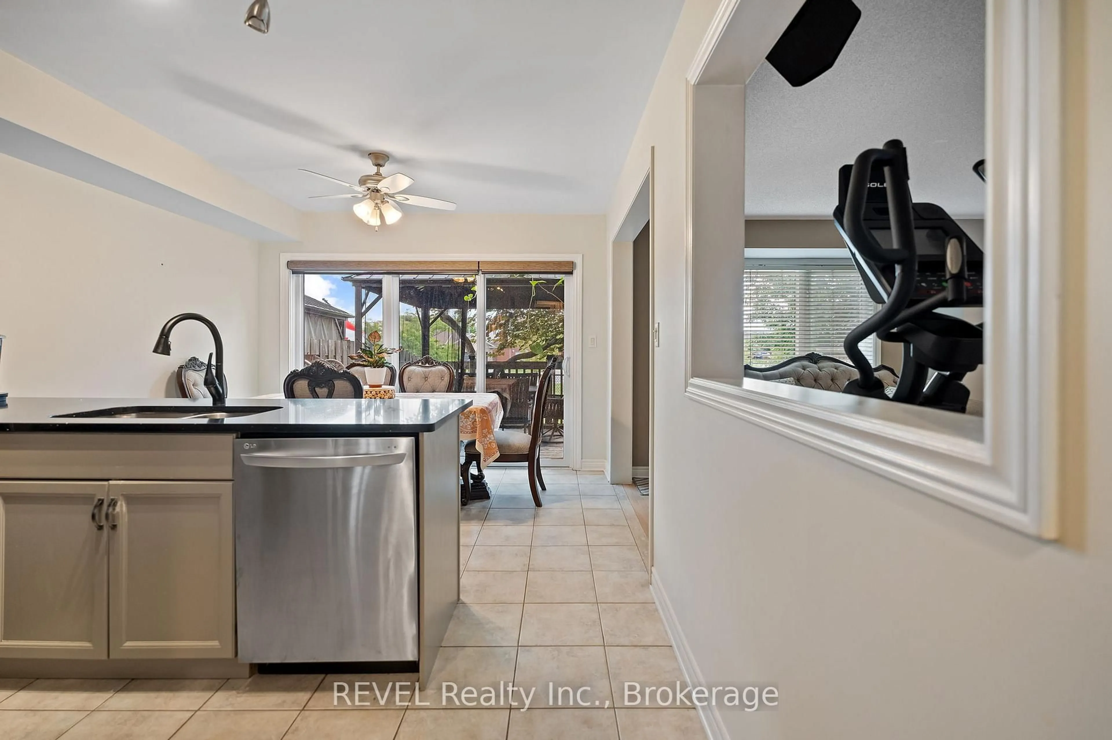 Open concept kitchen, ceramic/tile floor for 20 Brown Dr #A, St. Catharines Ontario L2S 3Z4