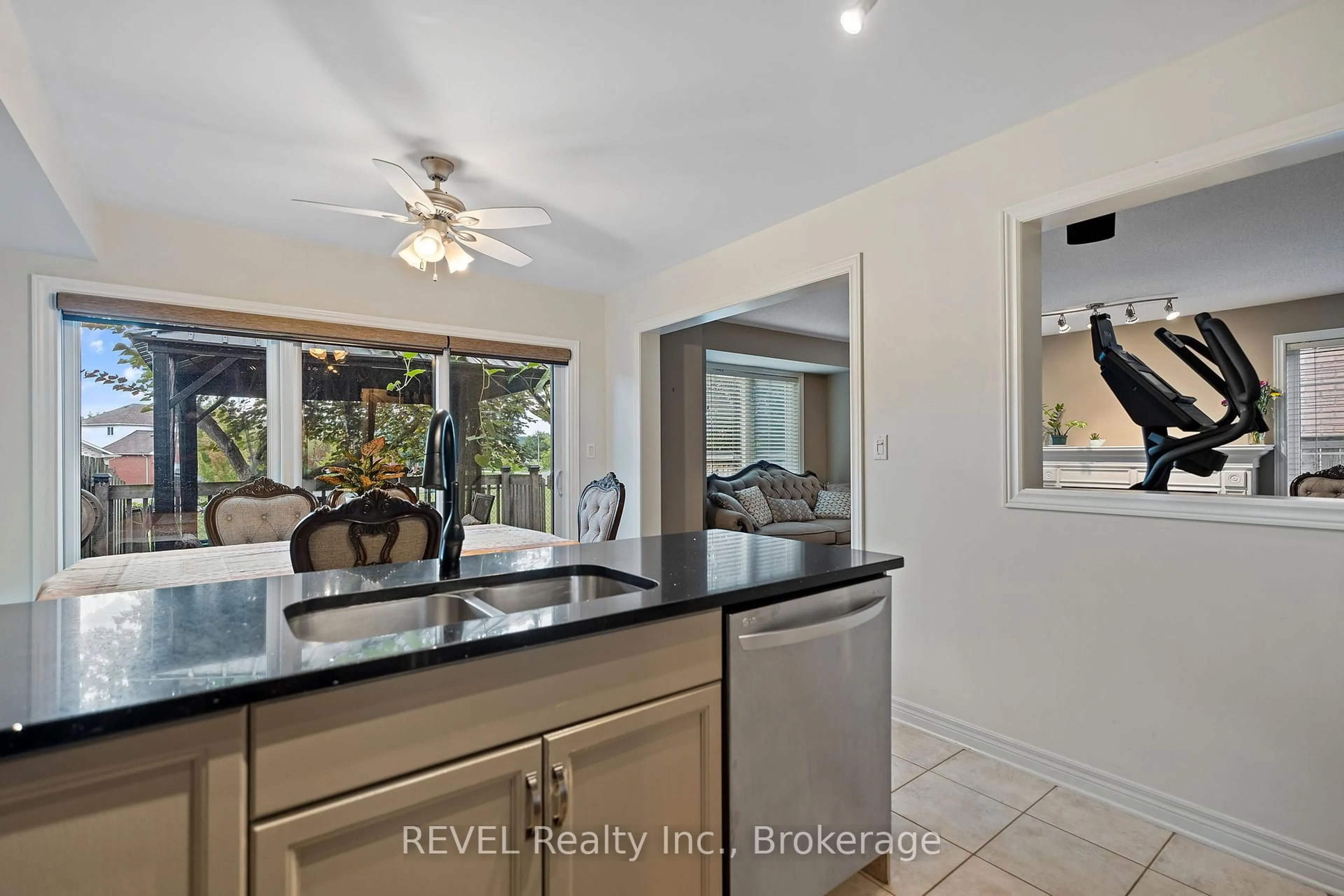 Open concept kitchen, ceramic/tile floor for 20 Brown Dr #A, St. Catharines Ontario L2S 3Z4
