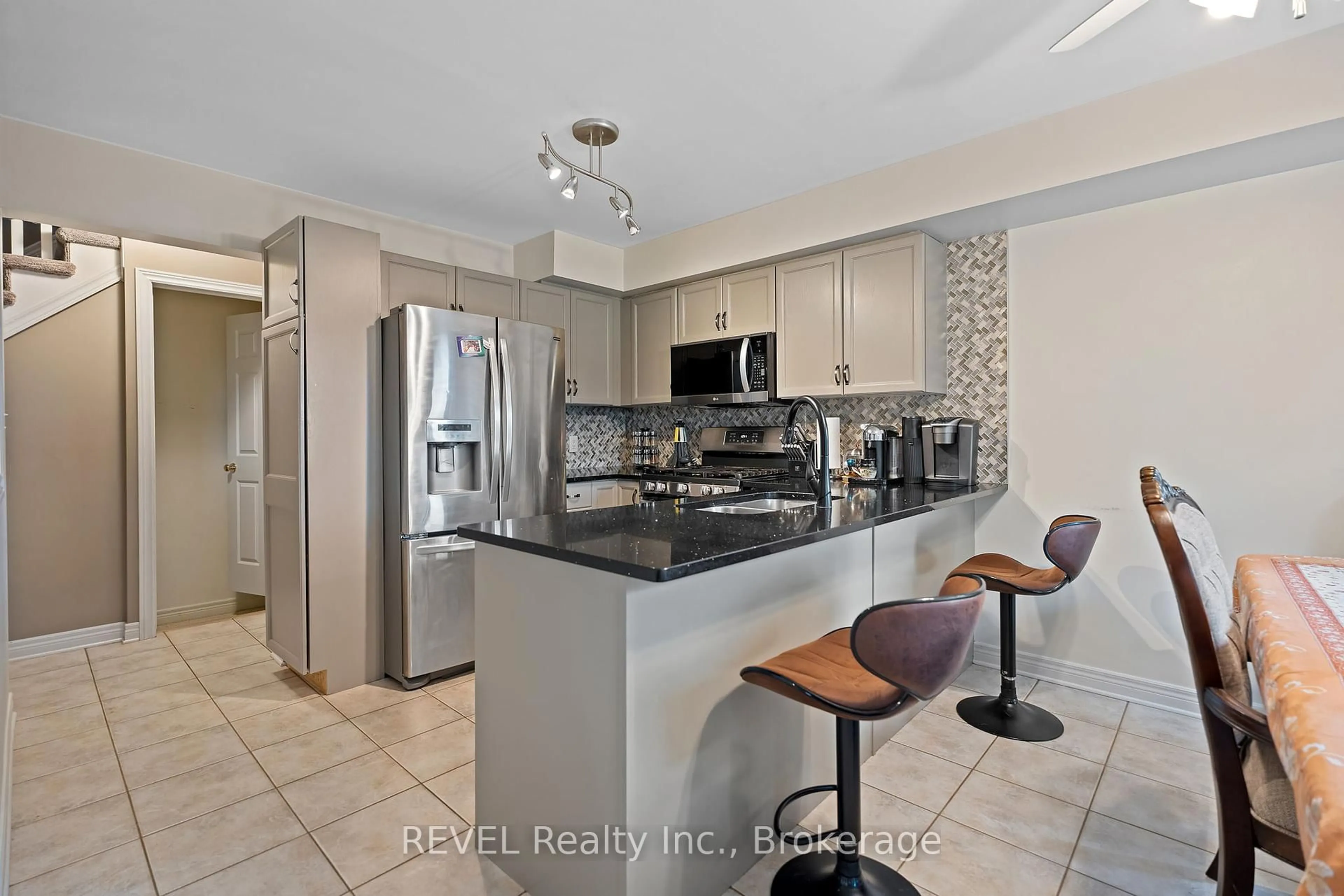 Open concept kitchen, ceramic/tile floor for 20 Brown Dr #A, St. Catharines Ontario L2S 3Z4