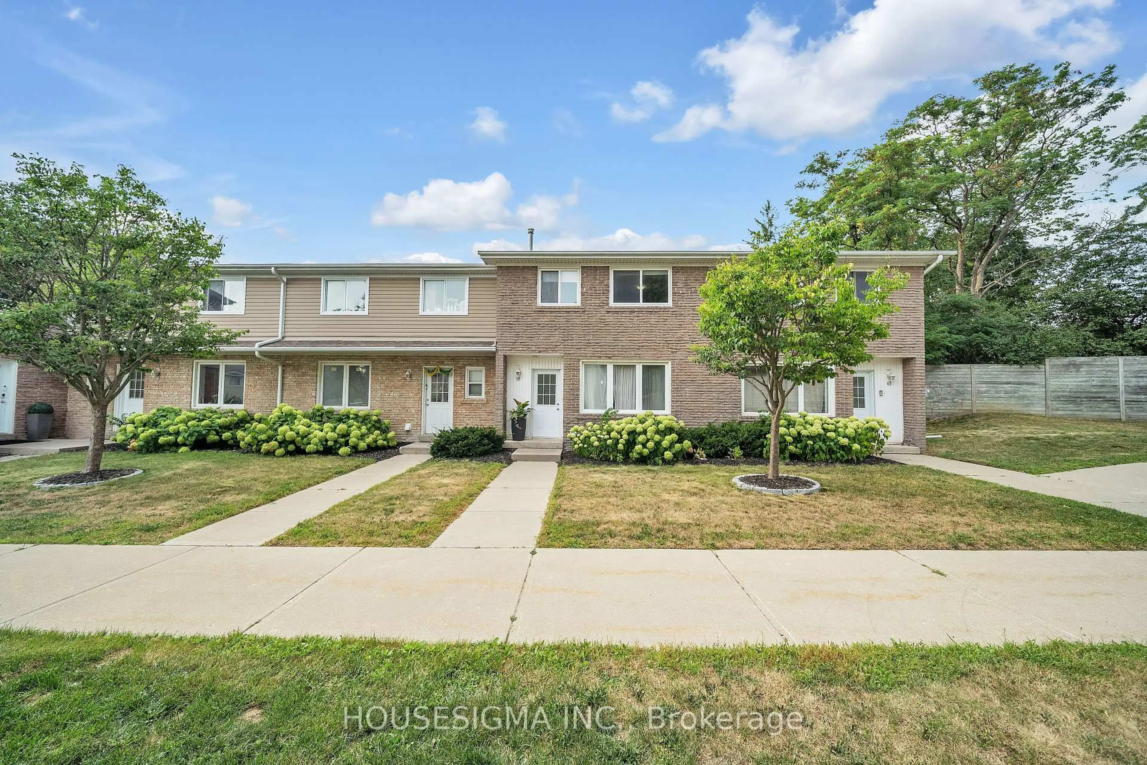 A pic from outside/outdoor area/front of a property/back of a property/a pic from drone, street for 50 Westmount Rd #16, Kitchener Ontario N2M 1R5
