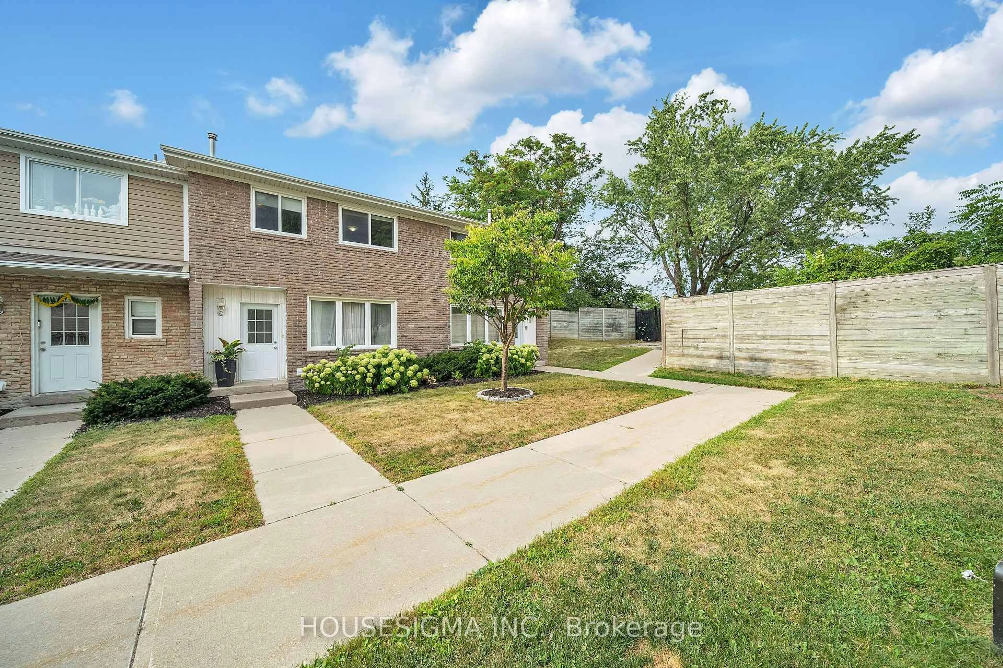 A pic from outside/outdoor area/front of a property/back of a property/a pic from drone, street for 50 Westmount Rd #16, Kitchener Ontario N2M 1R5