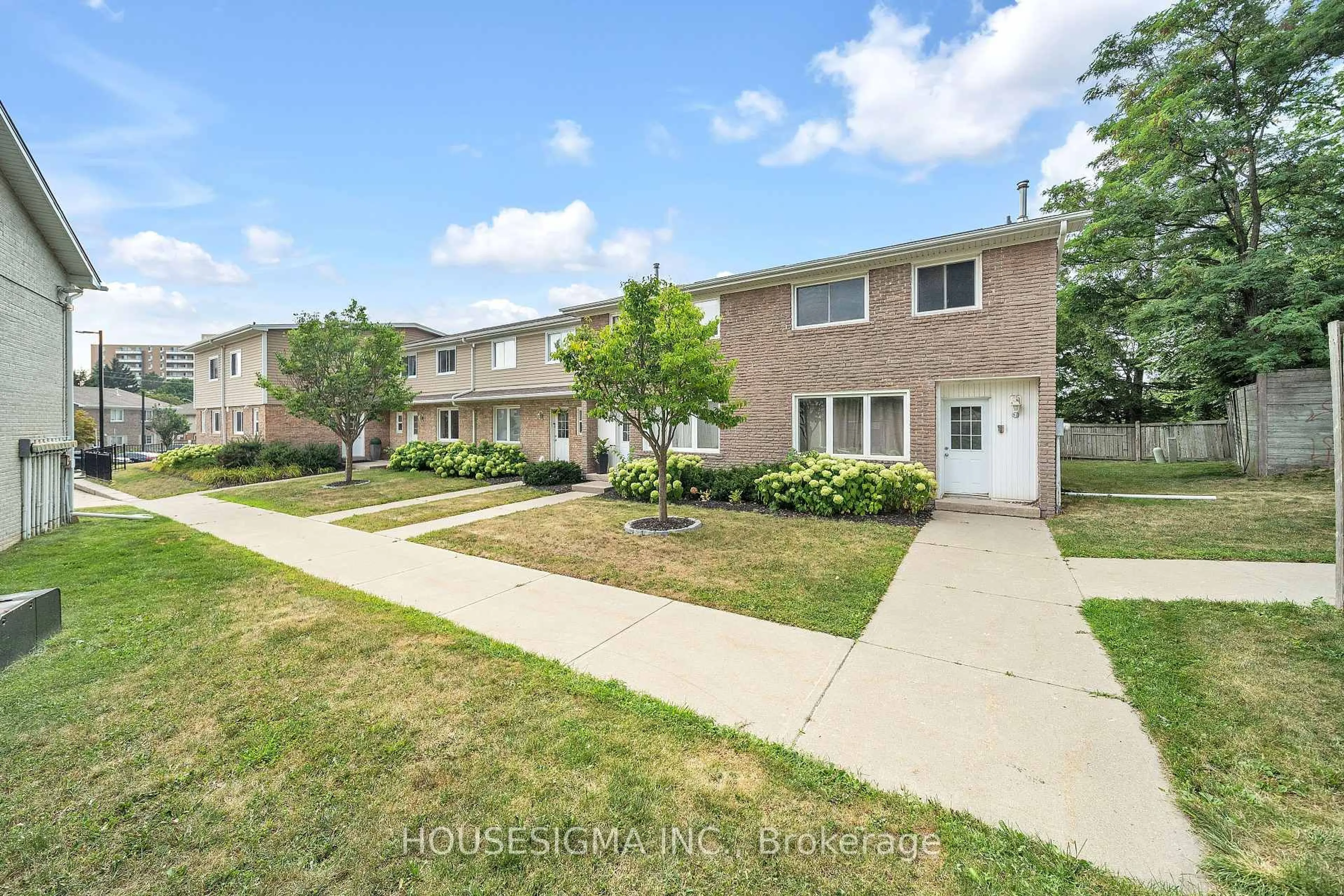 A pic from outside/outdoor area/front of a property/back of a property/a pic from drone, street for 50 Westmount Rd #16, Kitchener Ontario N2M 1R5
