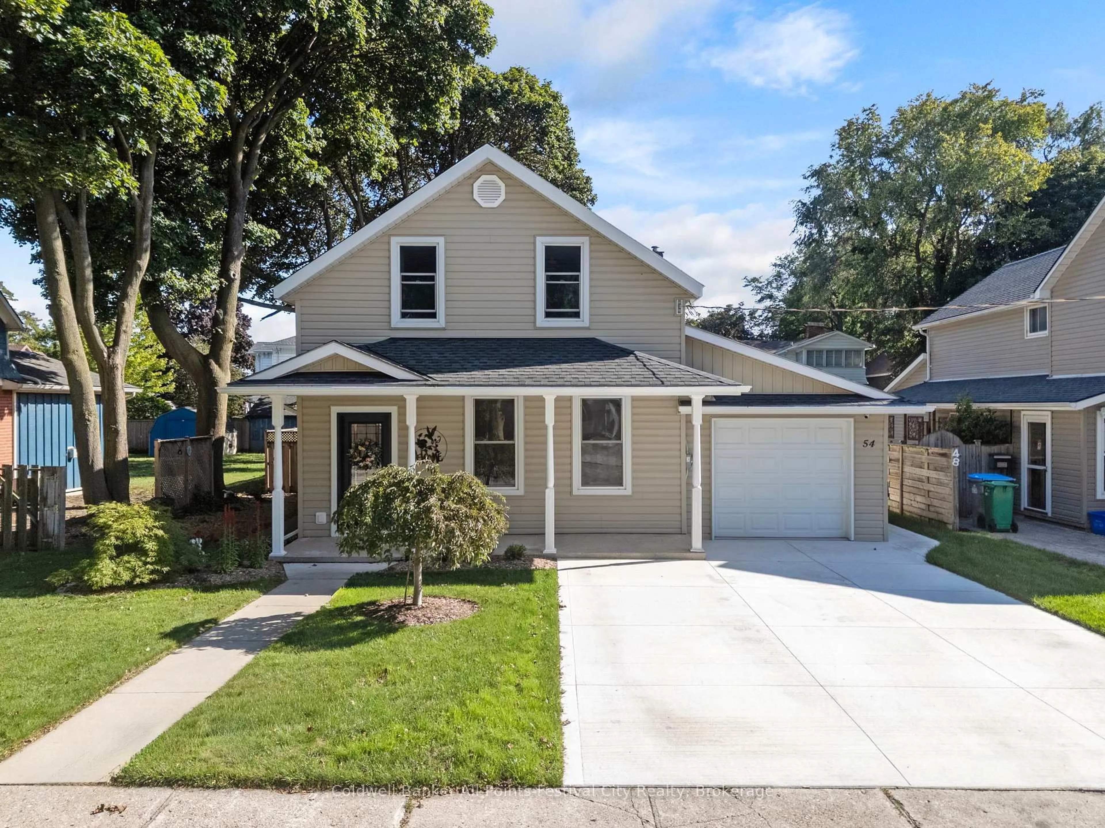 Home with vinyl exterior material, street for 54 Trafalgar St, Goderich Ontario N7A 1T4