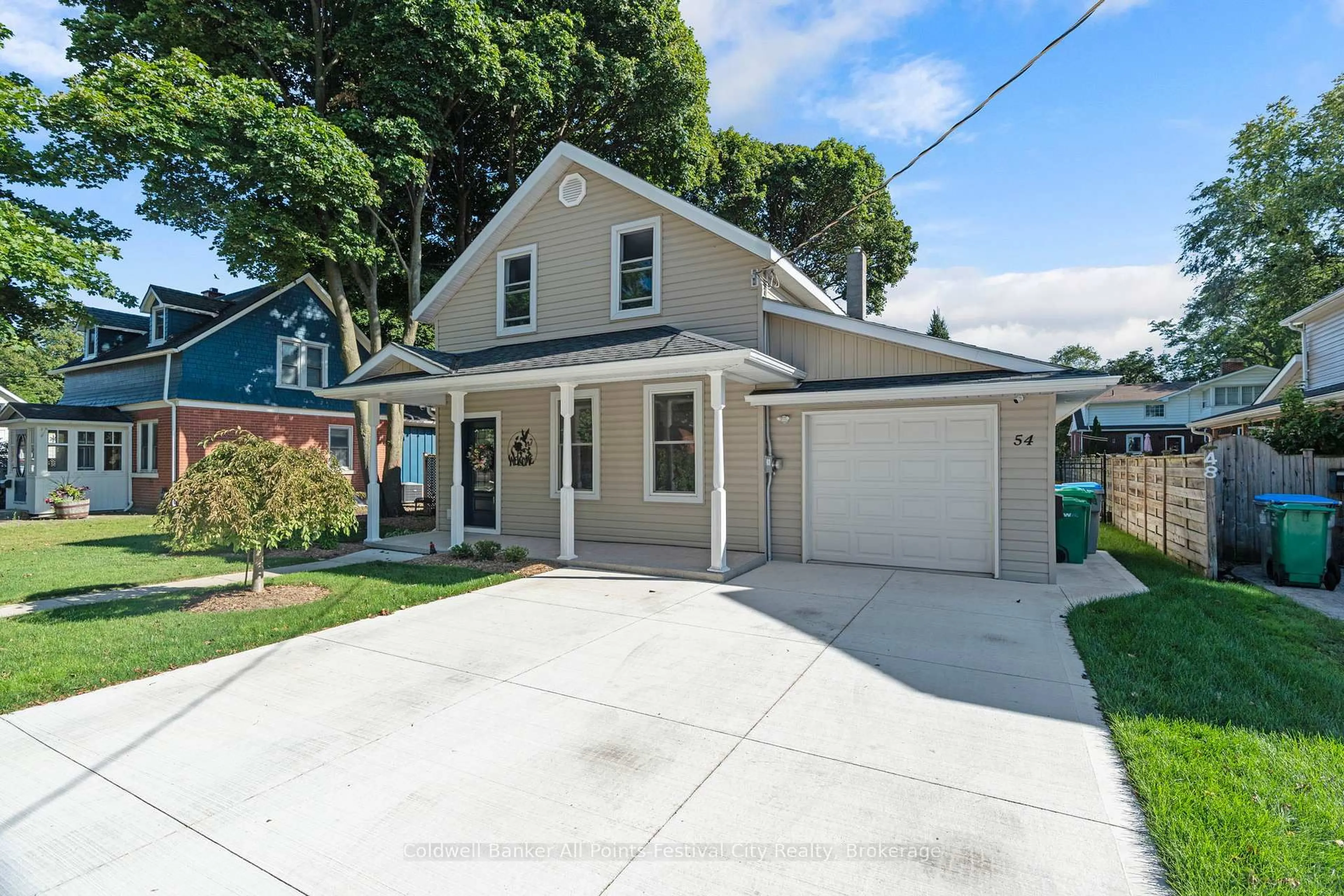 Home with vinyl exterior material, street for 54 Trafalgar St, Goderich Ontario N7A 1T4