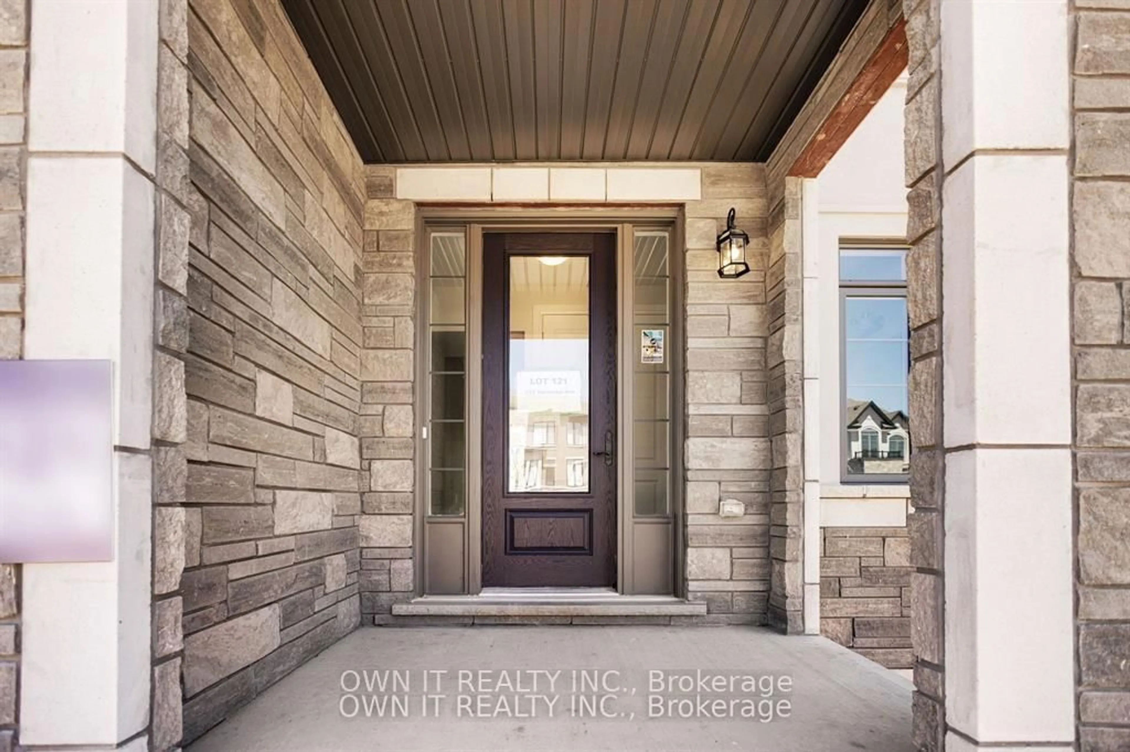Indoor entryway for 133 Harwood Ave, Woodstock Ontario N4T 0P8
