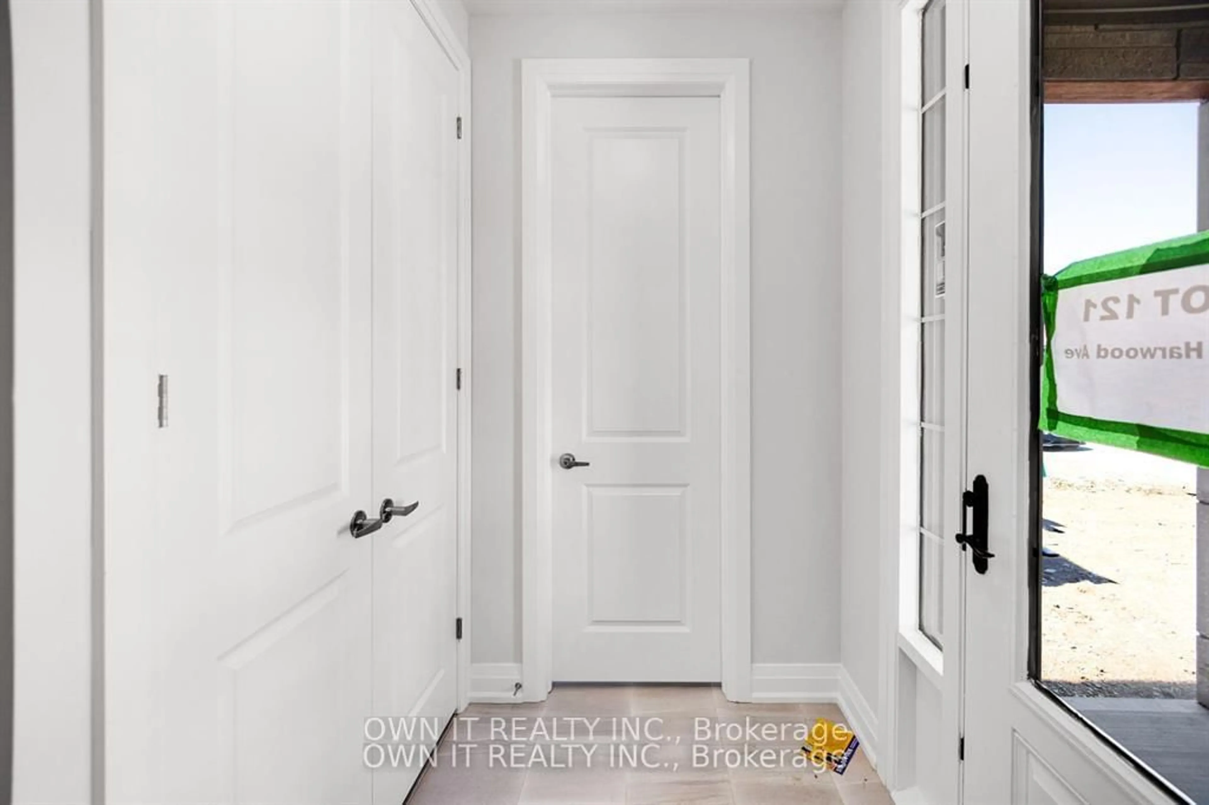 Indoor entryway for 133 Harwood Ave, Woodstock Ontario N4T 0P8