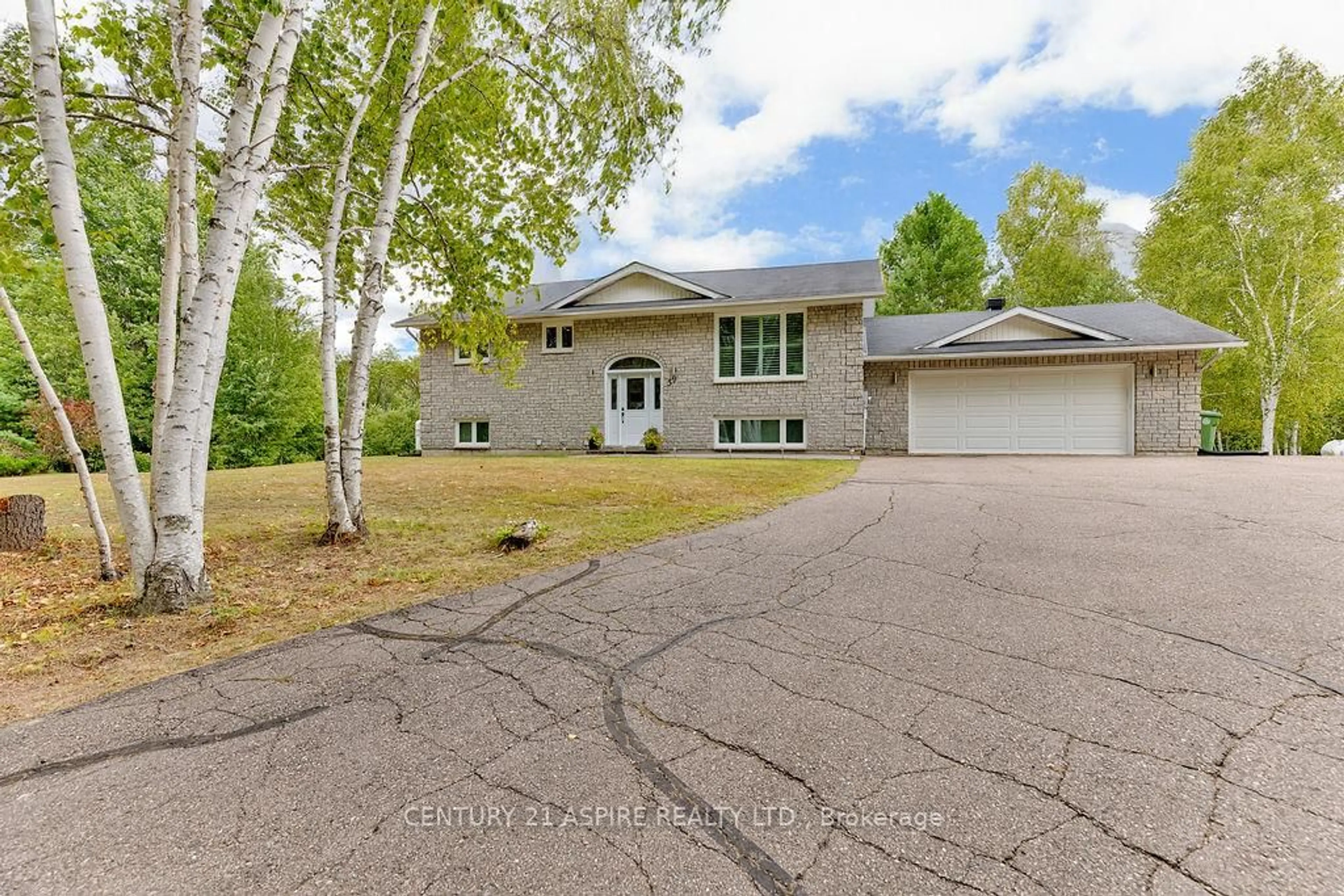 A pic from outside/outdoor area/front of a property/back of a property/a pic from drone, street for 39 Sufian St, Pembroke Ontario K8A 6W6