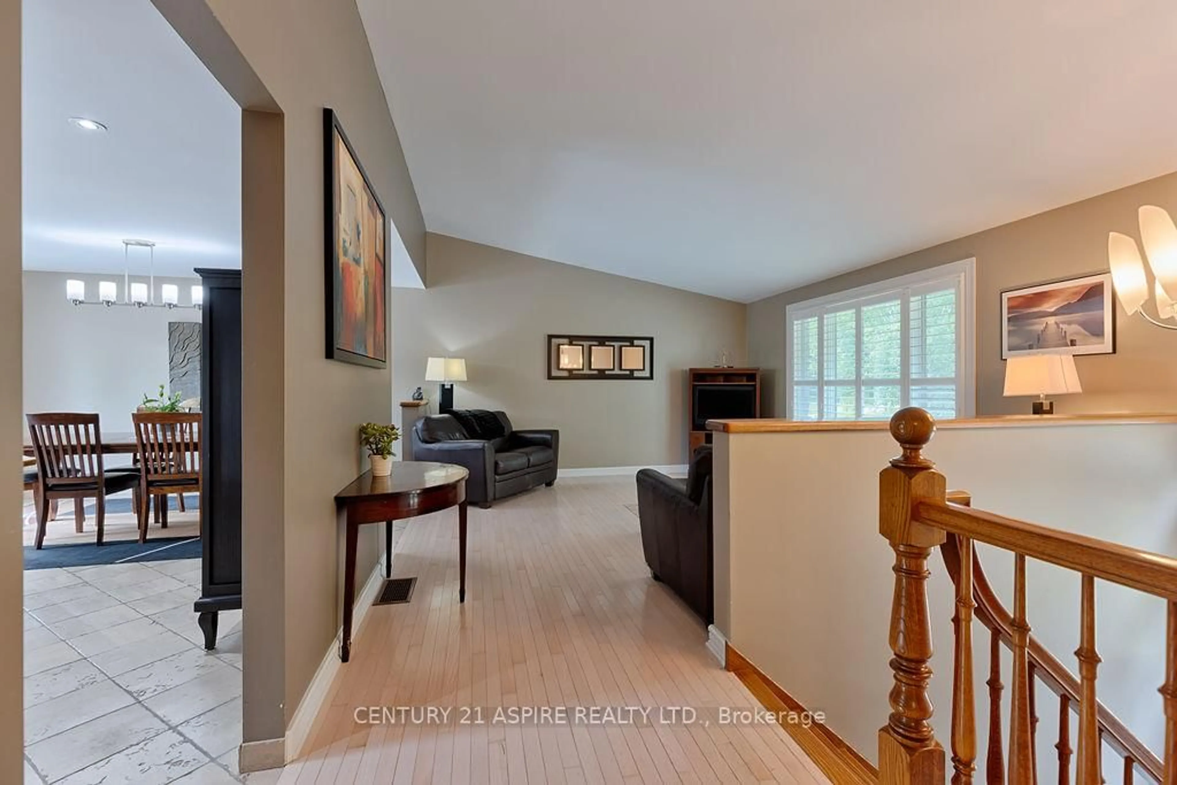 Indoor entryway for 39 Sufian St, Pembroke Ontario K8A 6W6