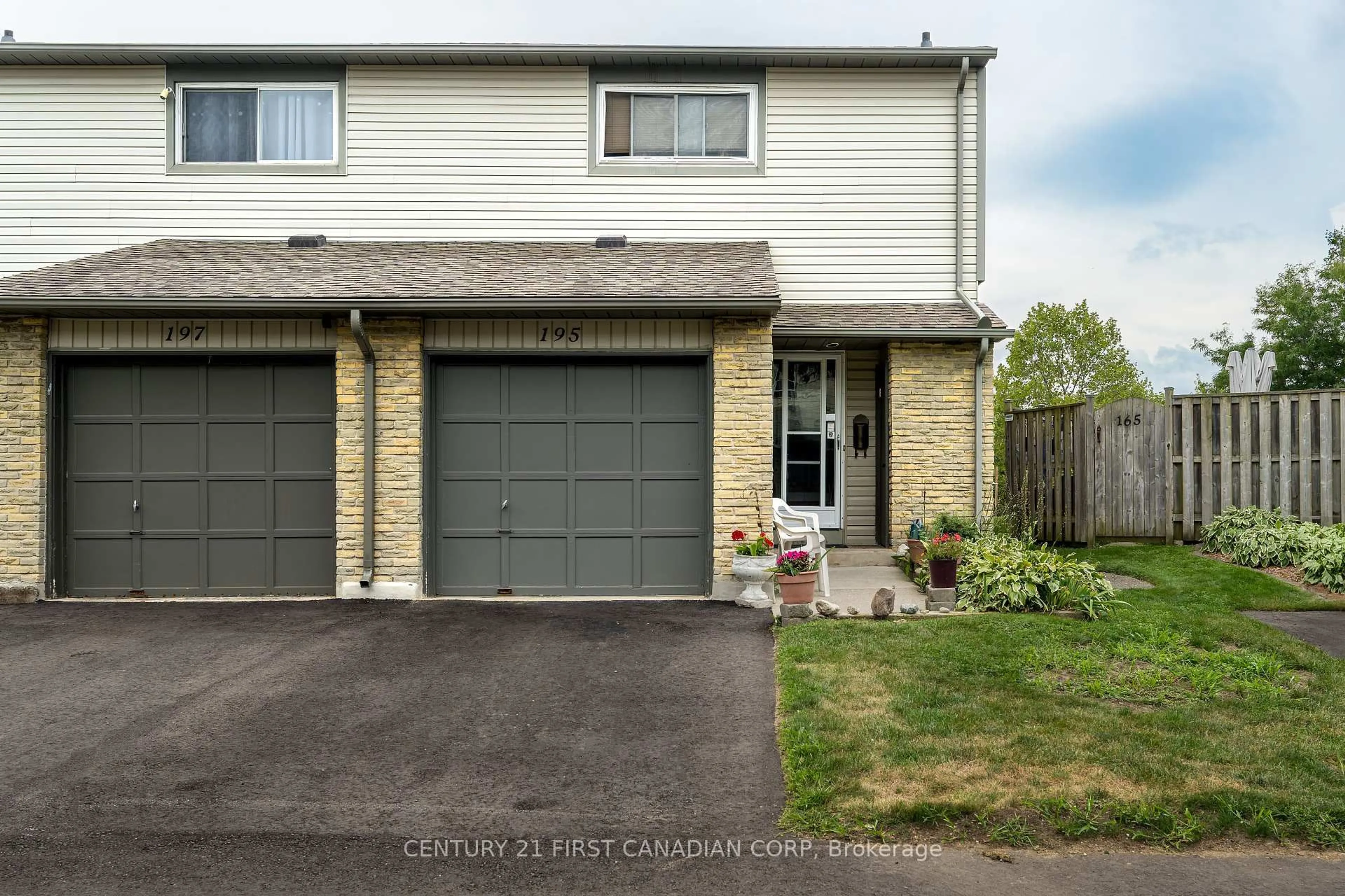 A pic from outside/outdoor area/front of a property/back of a property/a pic from drone, street for 195 Deveron Cres, London South Ontario N5Z 4J7