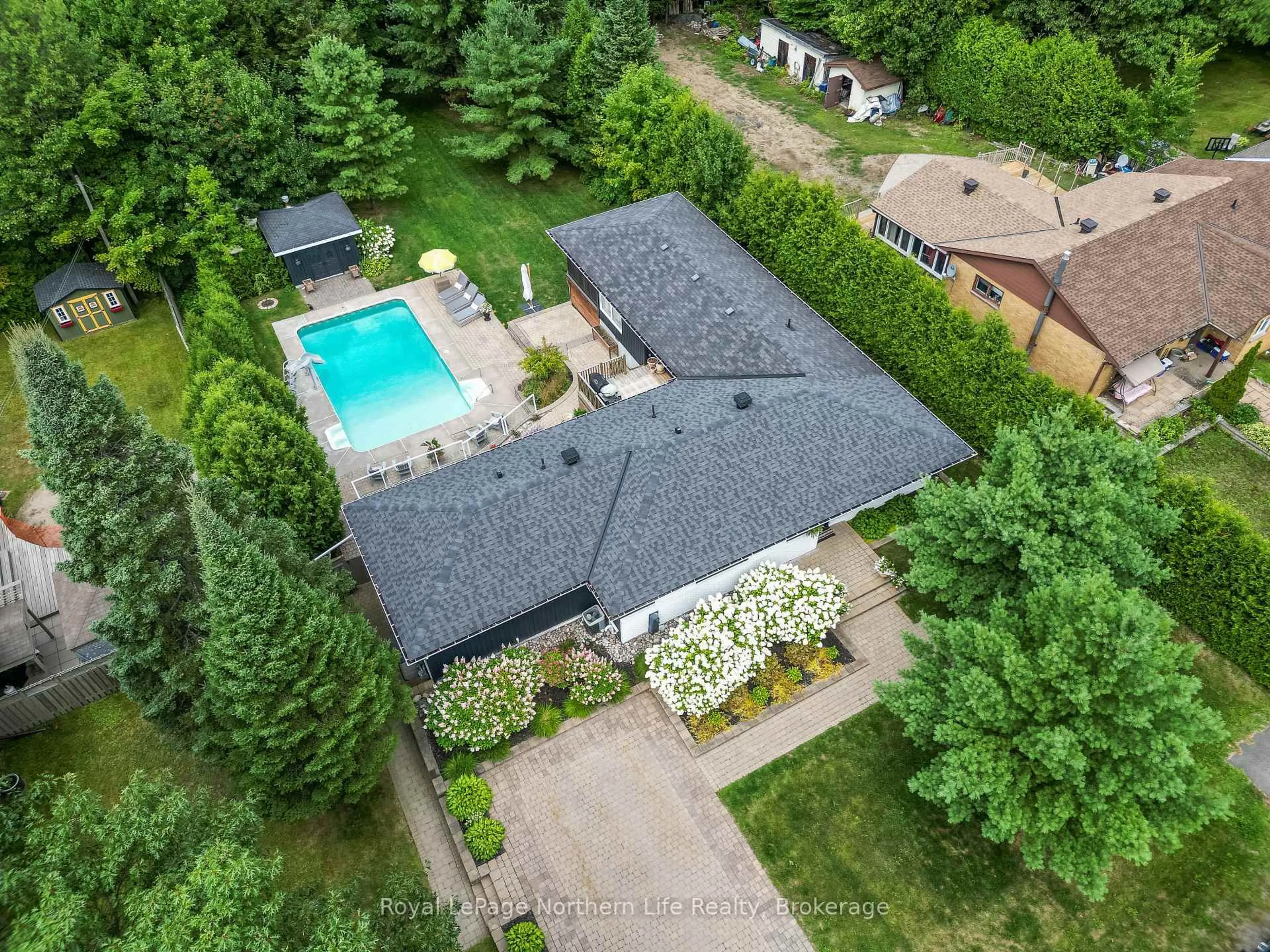 A pic from outside/outdoor area/front of a property/back of a property/a pic from drone, unknown for 247 Greenhill Ave, North Bay Ontario P1C 1J1