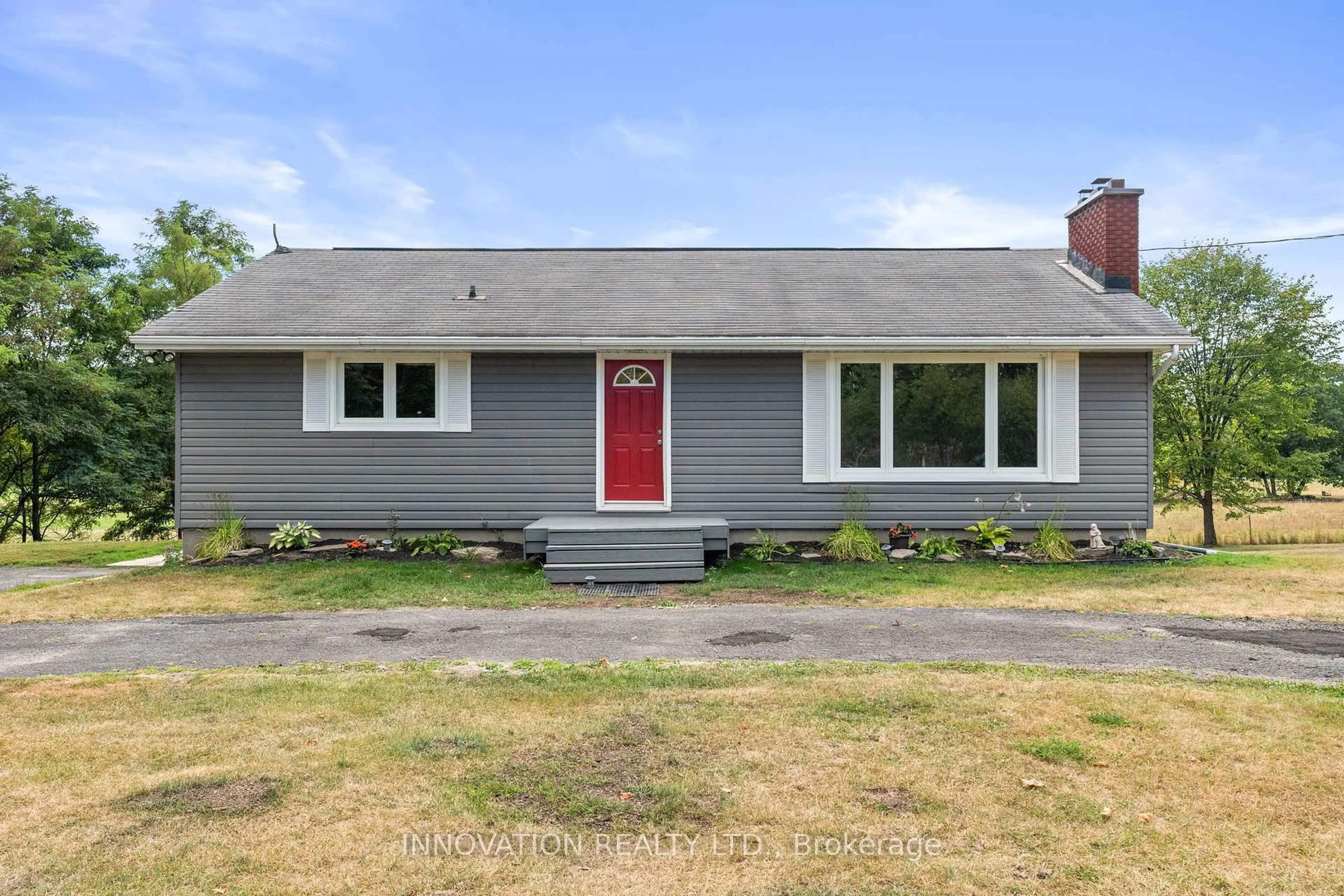 Home with vinyl exterior material, street for 1945 Sixth Line Rd, Ottawa Ontario K0A 1T0