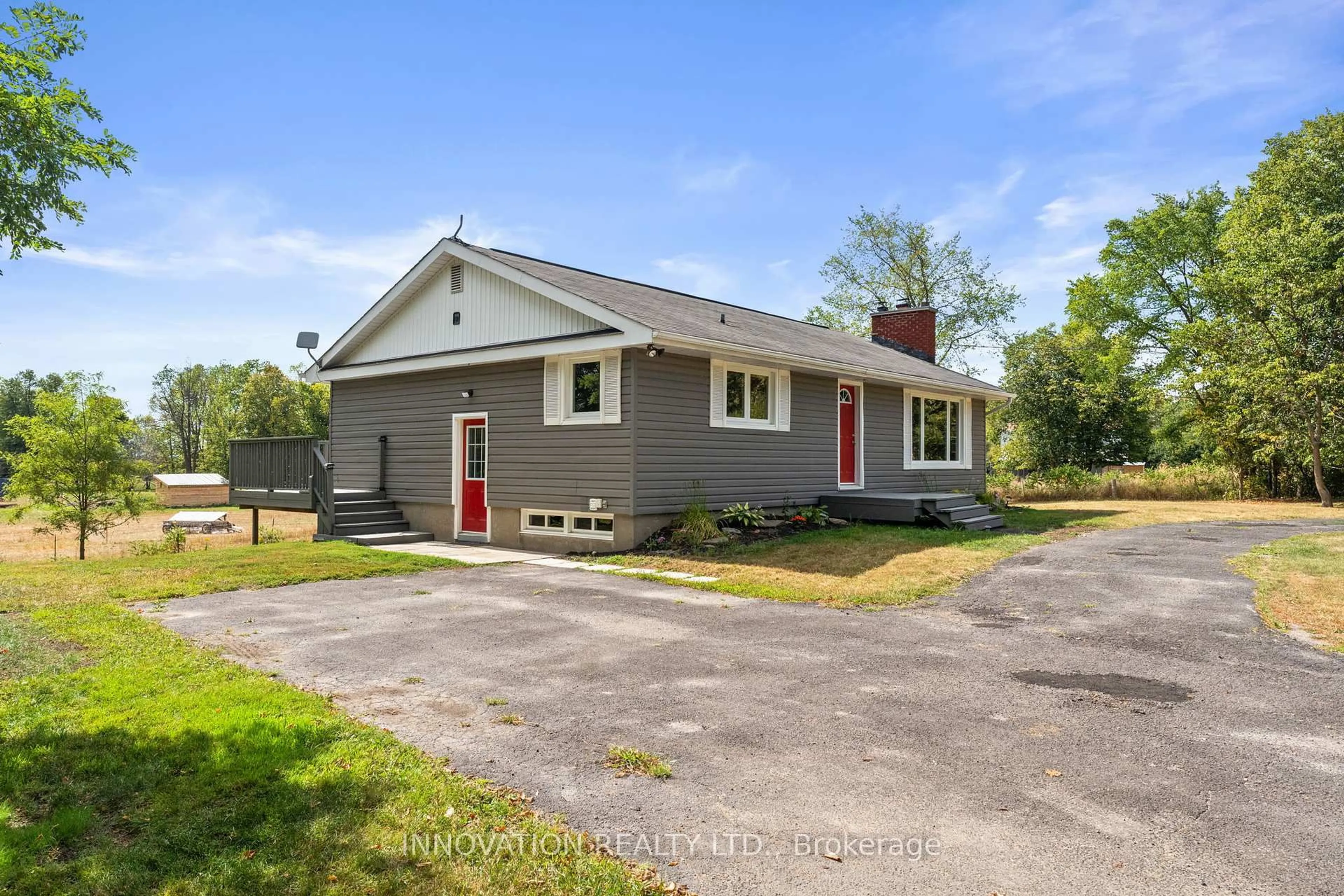 Home with vinyl exterior material, street for 1945 Sixth Line Rd, Ottawa Ontario K0A 1T0