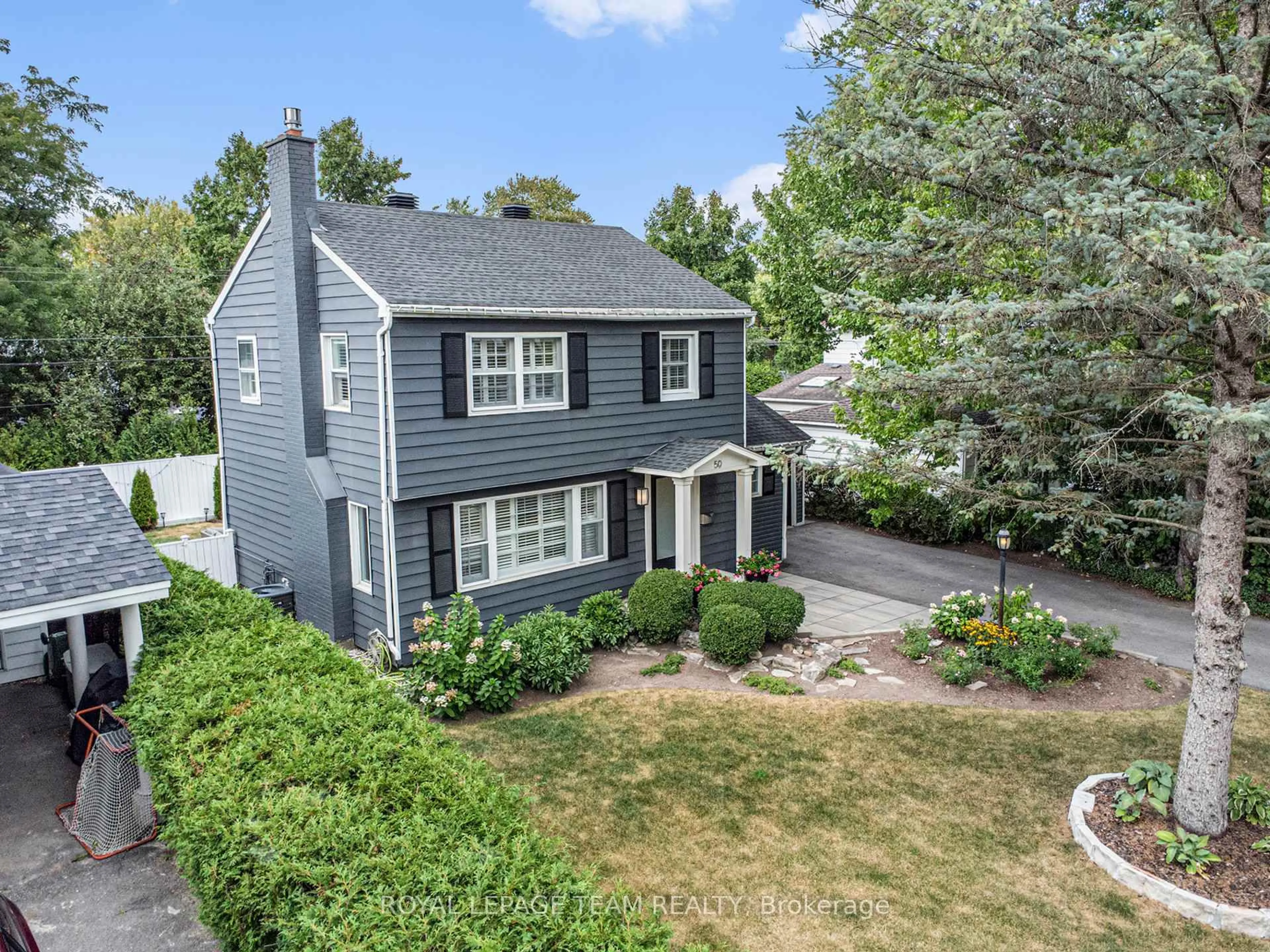 A pic from outside/outdoor area/front of a property/back of a property/a pic from drone, street for 50 Kilbarry Cres, Rockland Ontario K1K 0H1