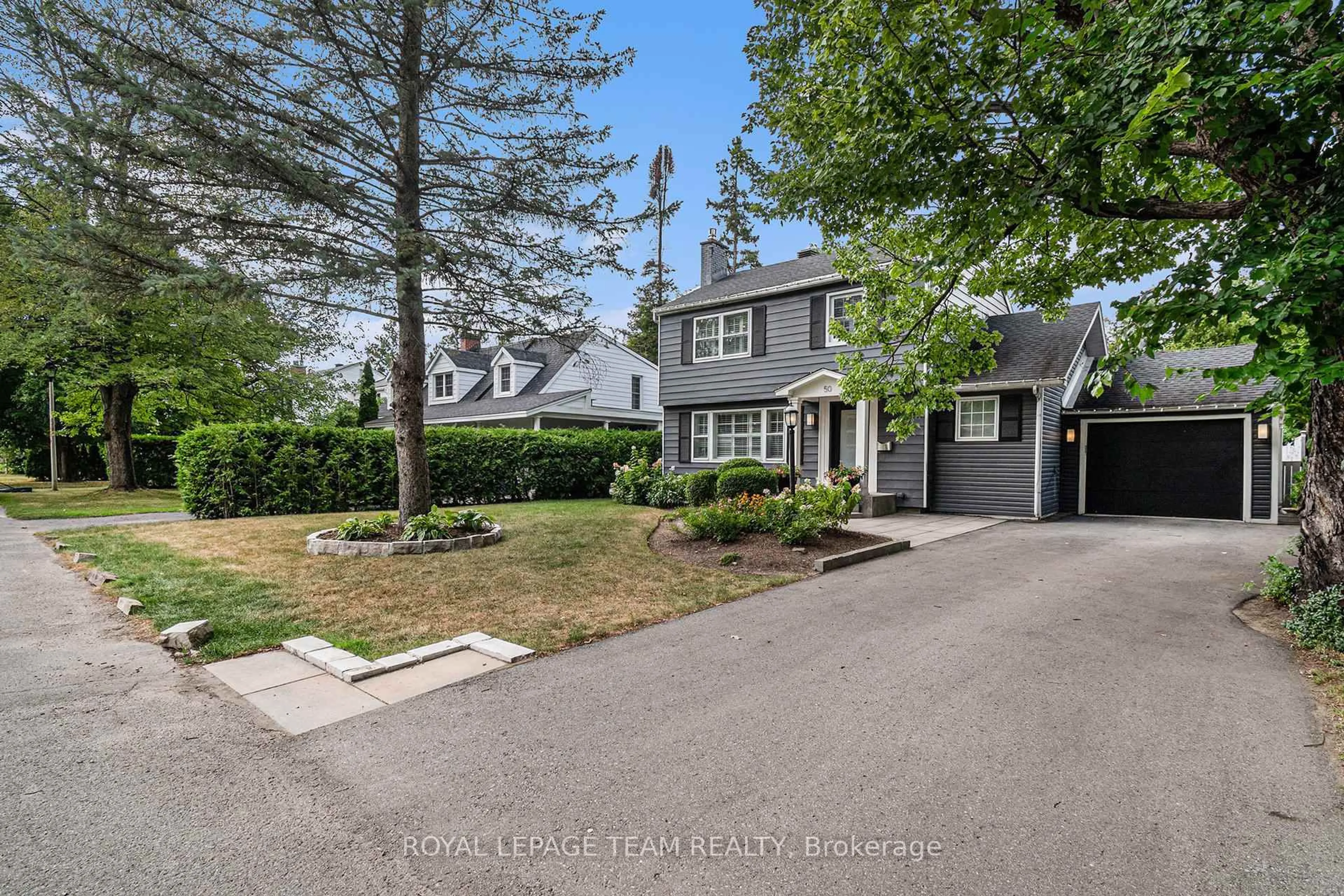 A pic from outside/outdoor area/front of a property/back of a property/a pic from drone, street for 50 Kilbarry Cres, Rockland Ontario K1K 0H1