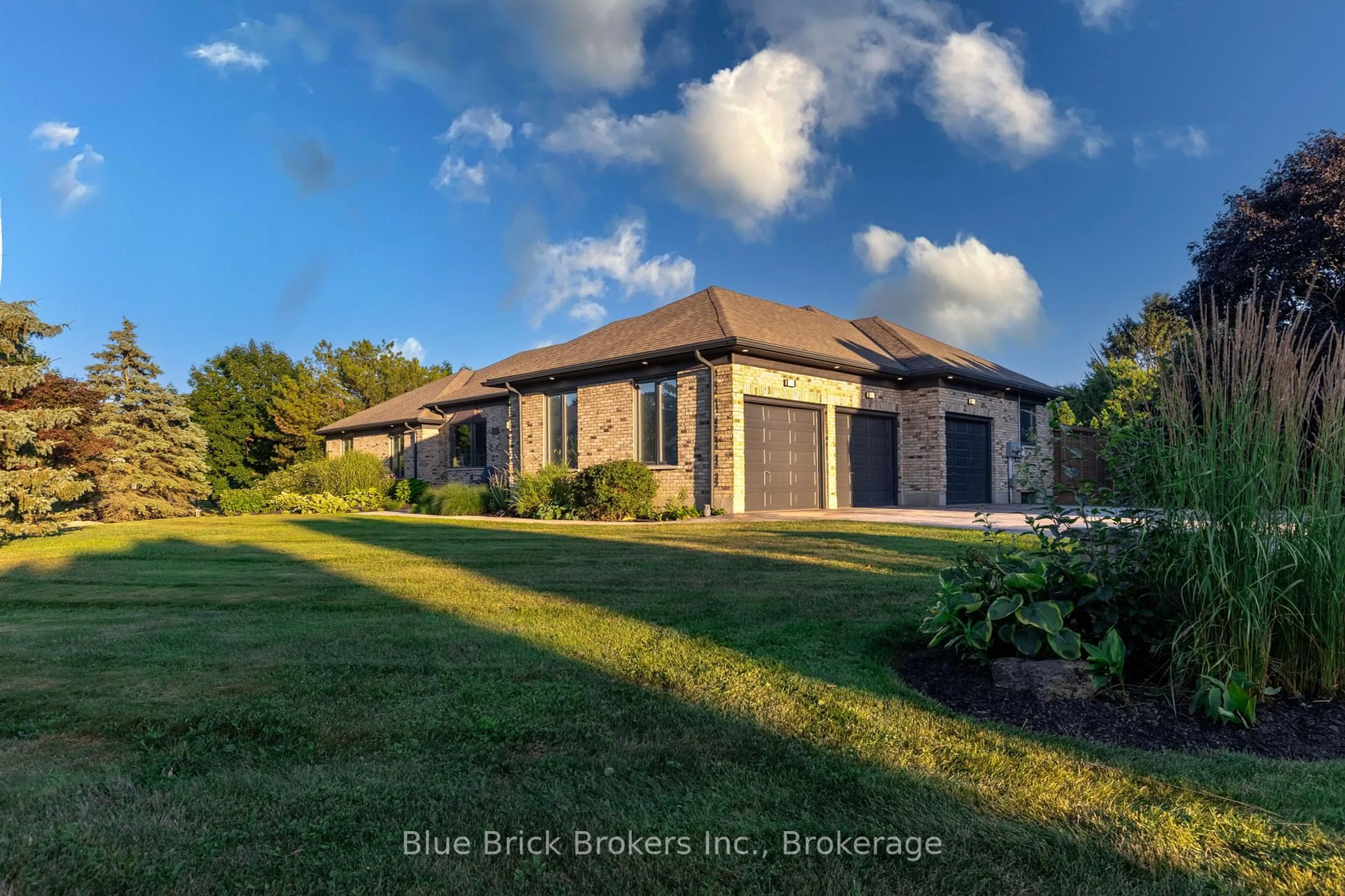 Home with brick exterior material, building for 768 FRANKLINWAY Cres, London North Ontario N6G 5C8