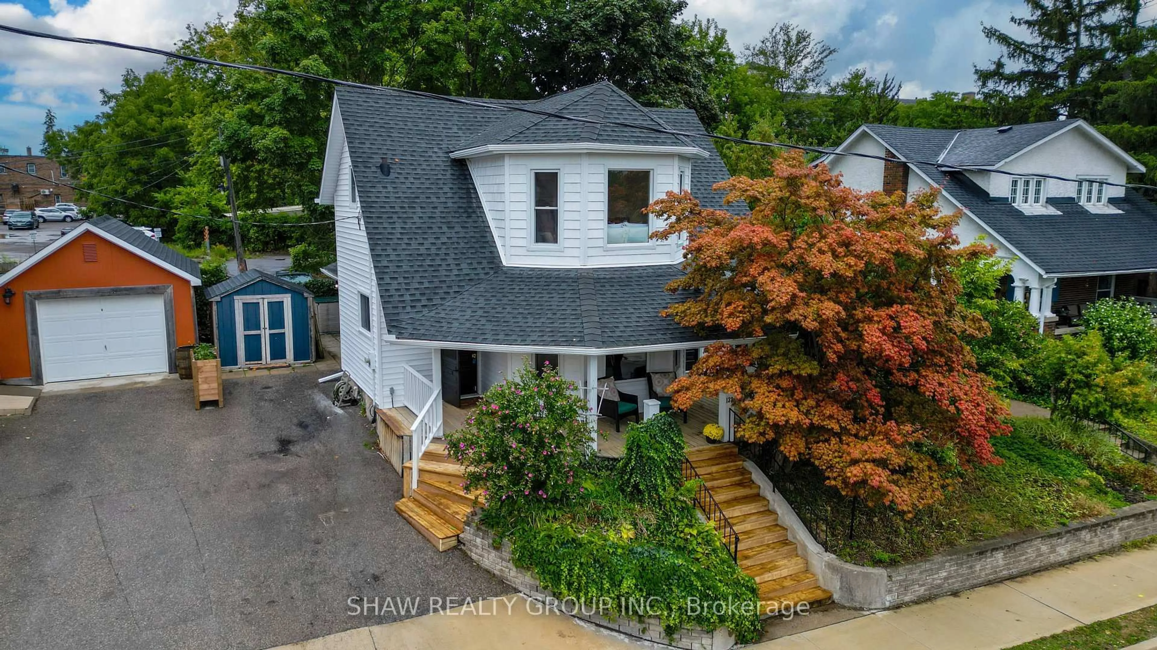 A pic from outside/outdoor area/front of a property/back of a property/a pic from drone, street for 132 Church St, Cambridge Ontario N3H 1V7