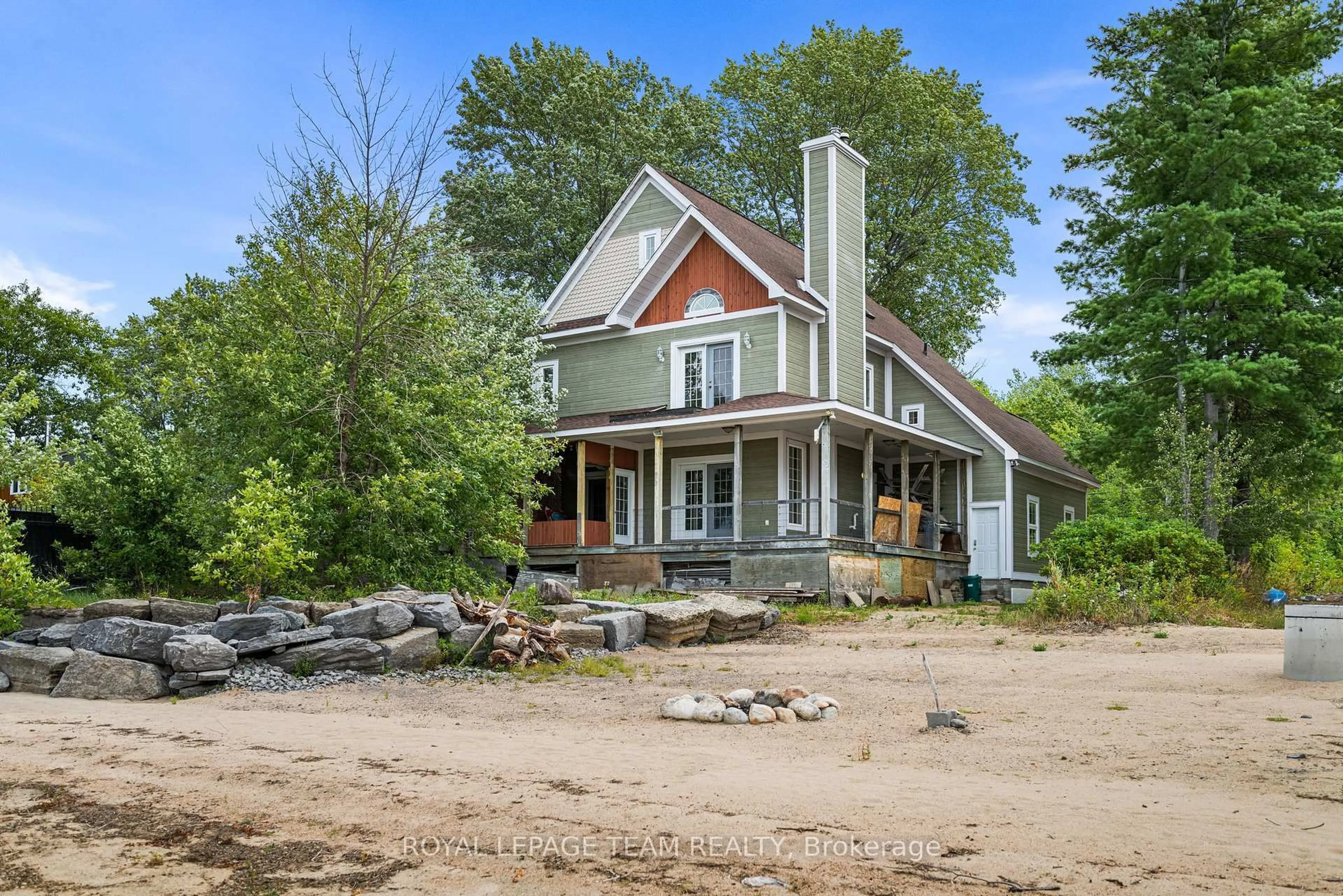A pic from outside/outdoor area/front of a property/back of a property/a pic from drone, unknown for 4310 Armitage Ave, Ottawa Ontario K0A 1T0