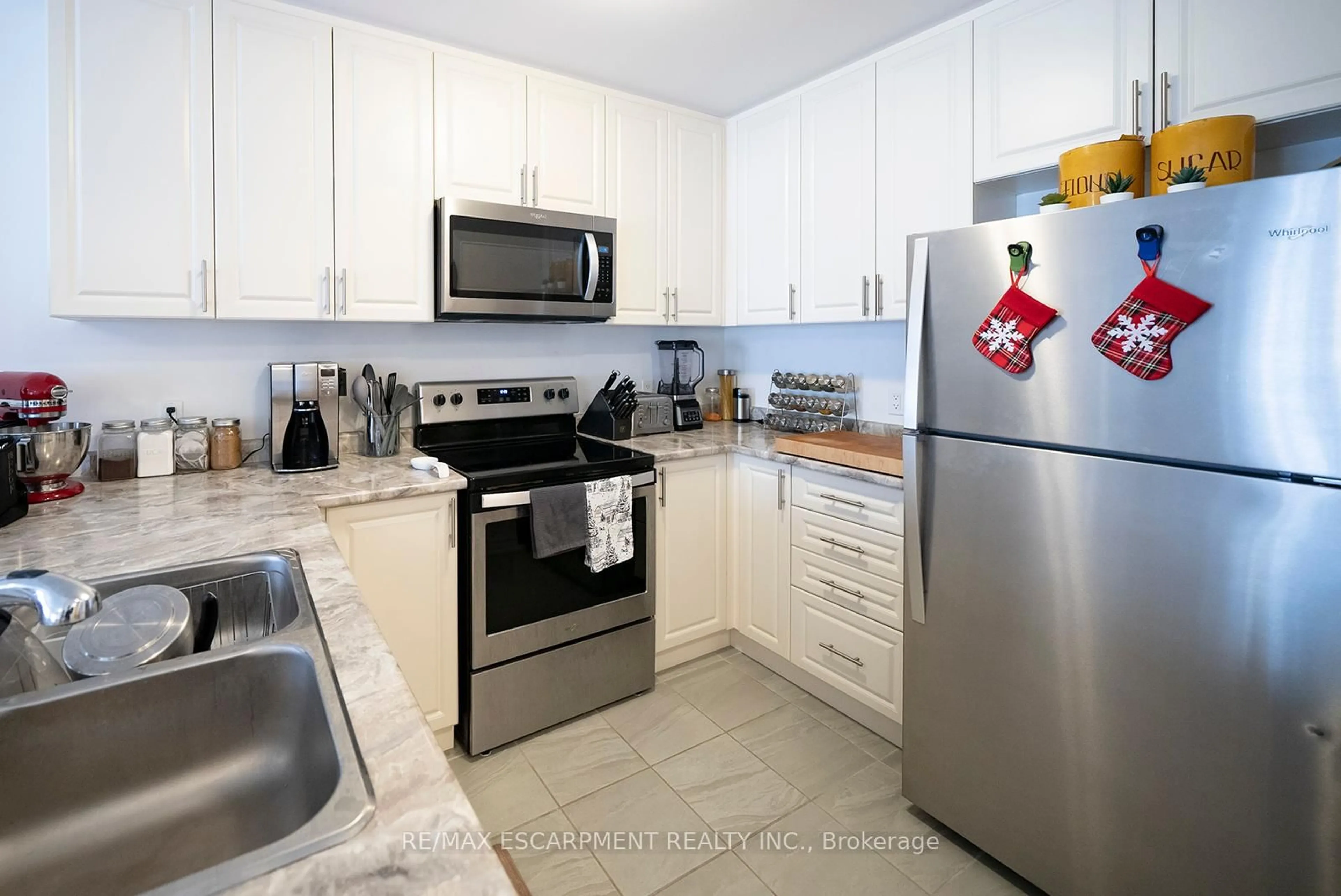 Standard kitchen, ceramic/tile floor for 77 Diana Ave #119, Brantford Ontario N3T 6P9