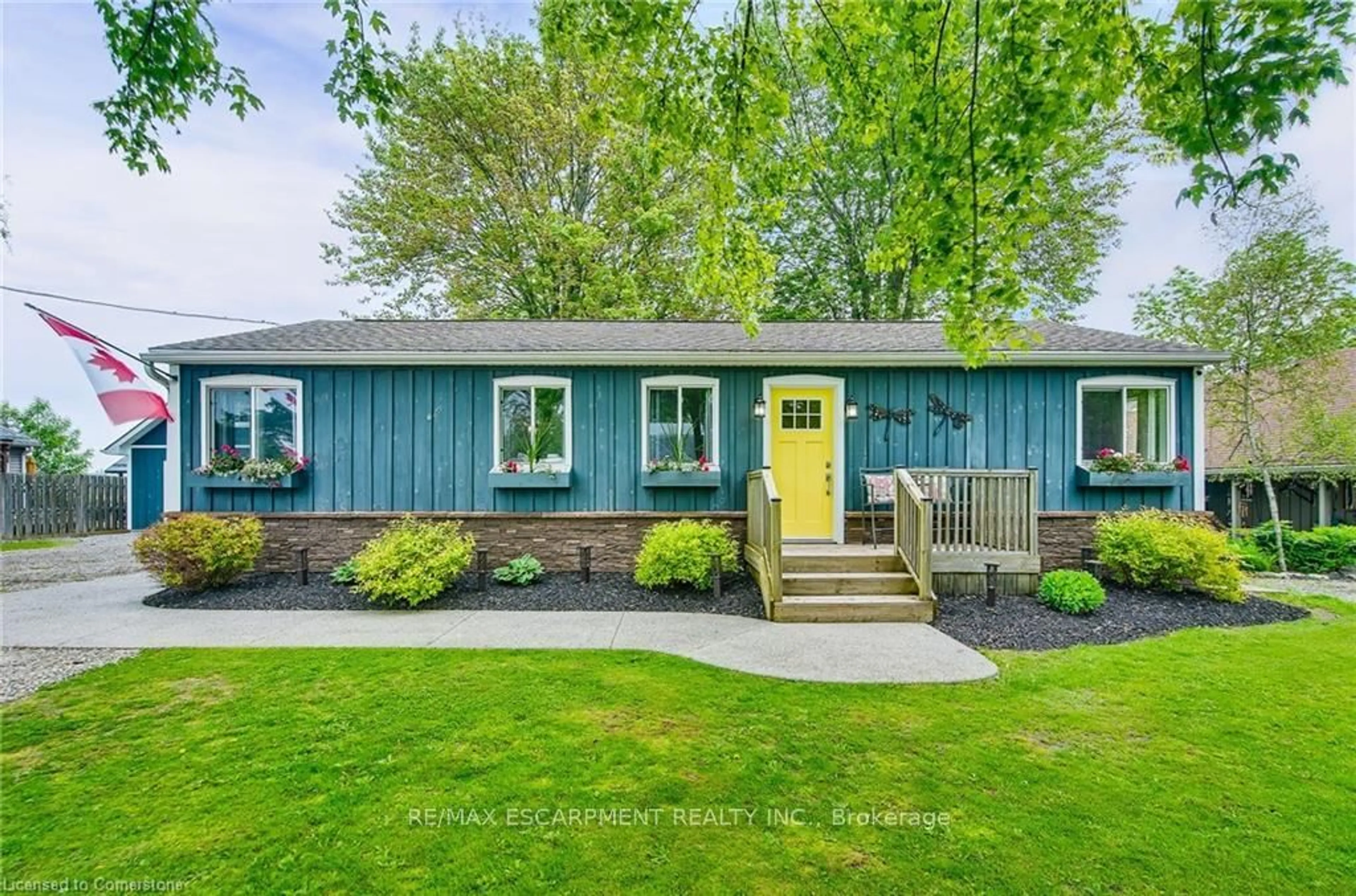 Home with vinyl exterior material, street for 8 Beach Rd, Haldimand Ontario N0A 1K0
