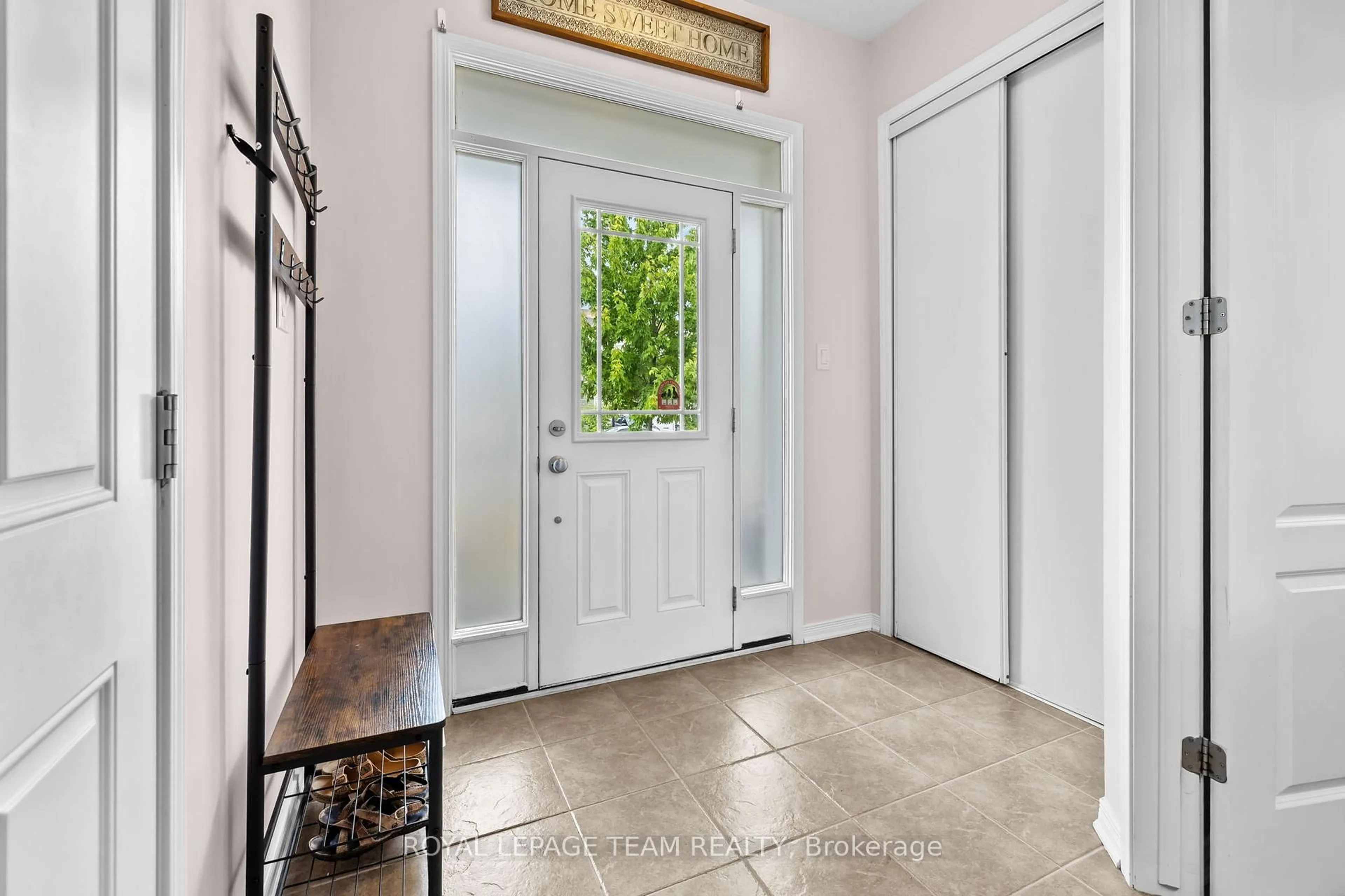 Indoor entryway for 2671 Tempo Dr, North Grenville Ontario K0G 1J0