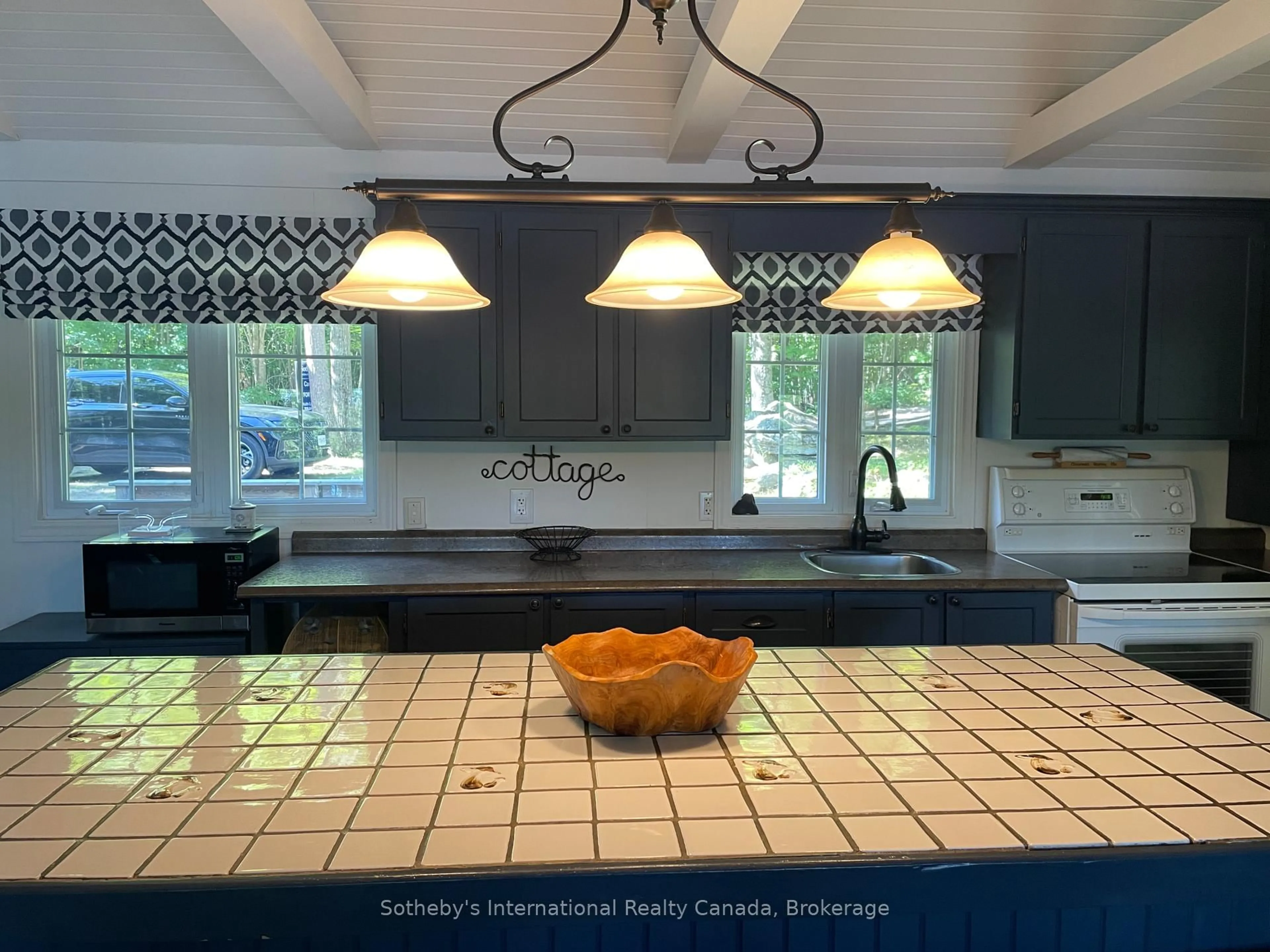 Contemporary kitchen, ceramic/tile floor for 1080 Long Lake Rd, Muskoka Lakes Ontario P0C 1A0
