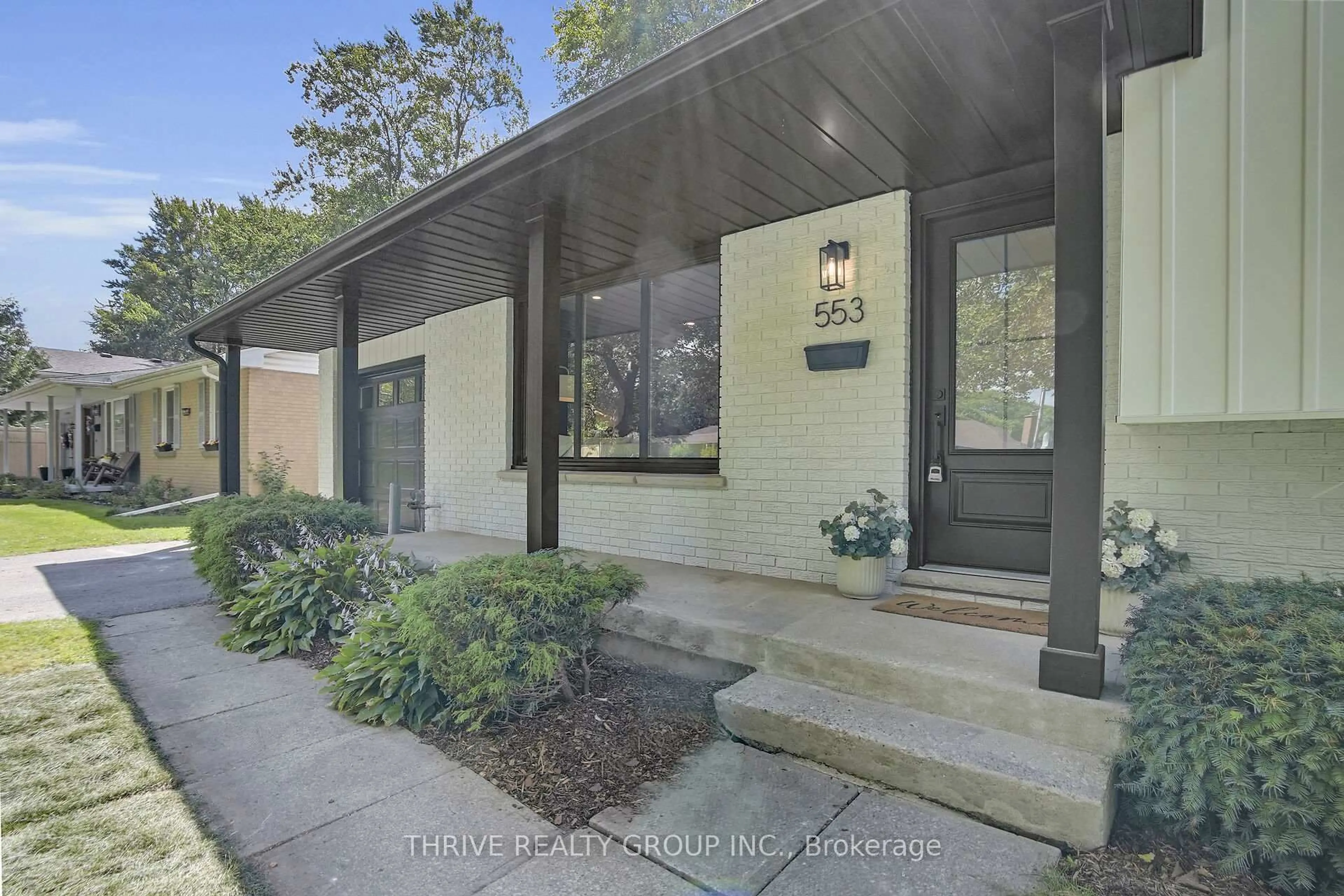 Indoor entryway for 553 Viscount Rd, London South Ontario N6J 2Y1