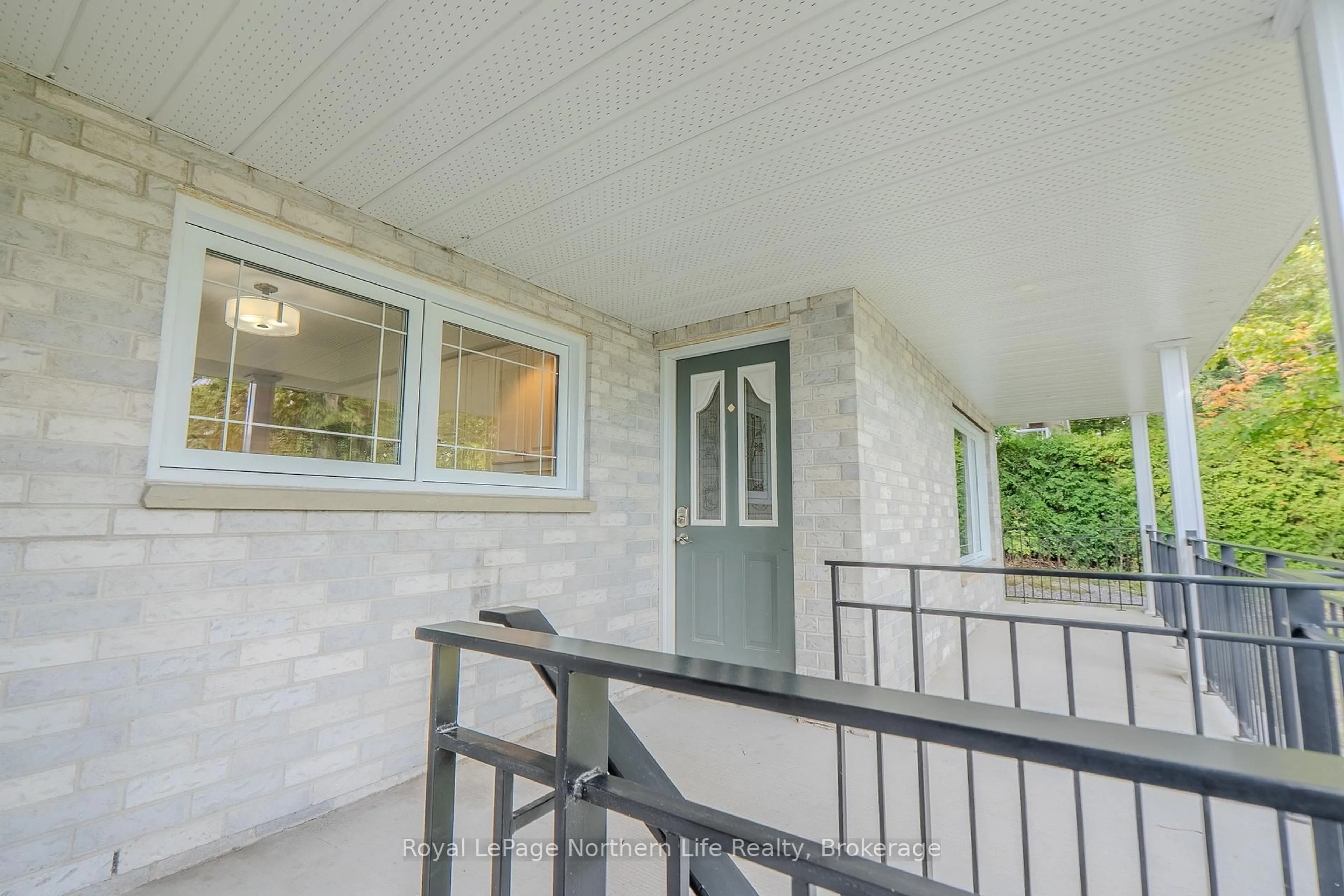 Patio, street for 1180 Airport Rd, North Bay Ontario P1B 8G2