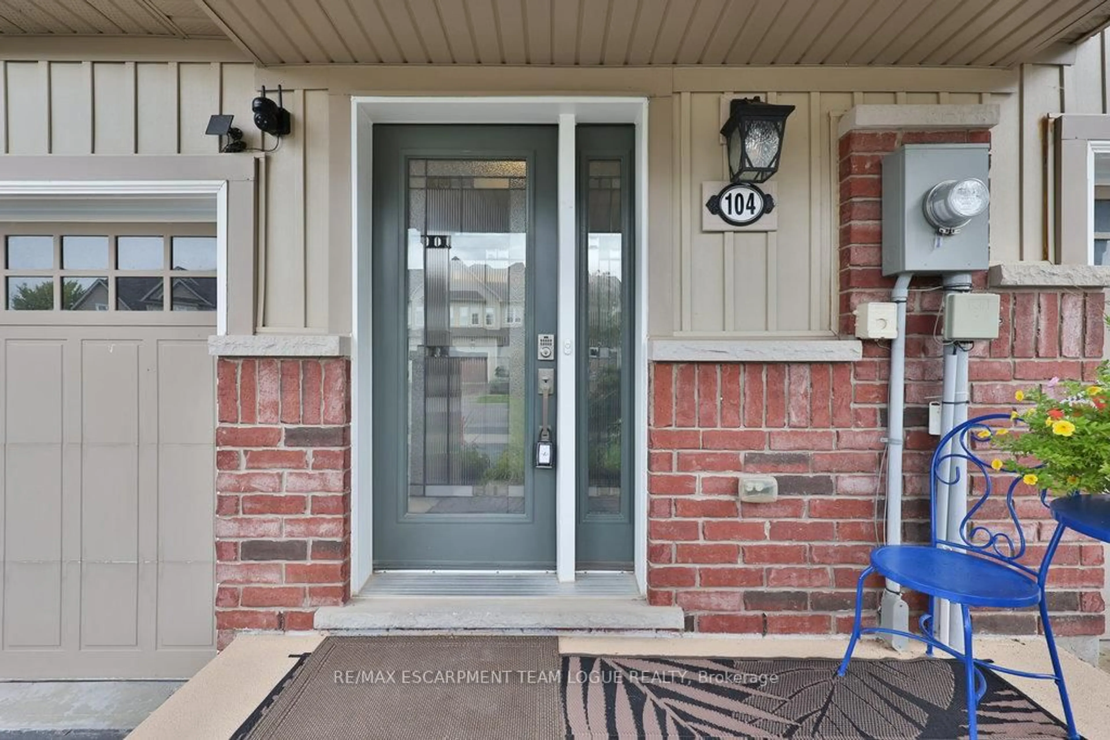 Indoor entryway for 104 Bisset Ave, Brantford Ontario N3T 0H4