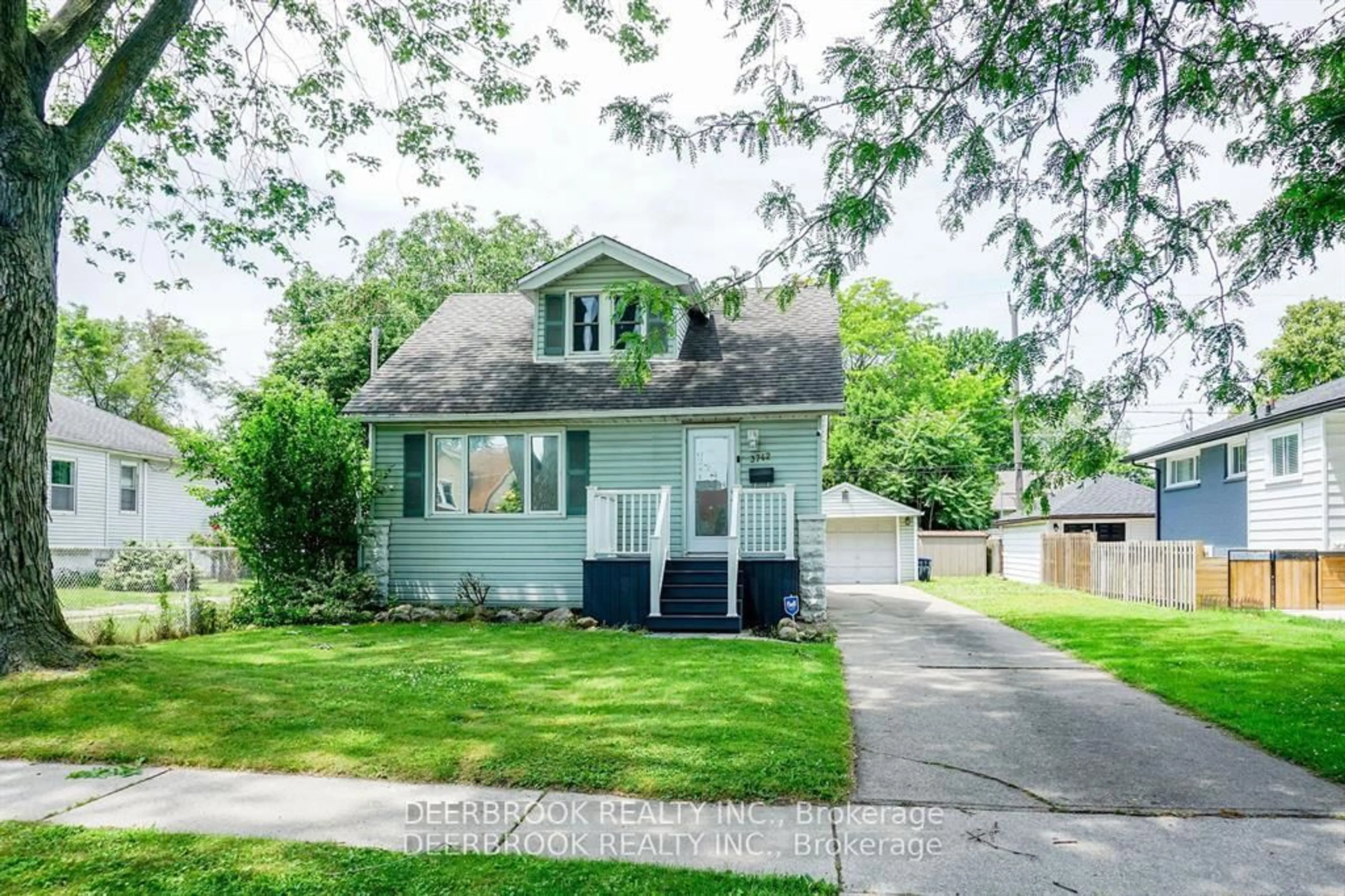 Unknown for 3742 Montcalm St, Windsor Ontario N9C 2A9