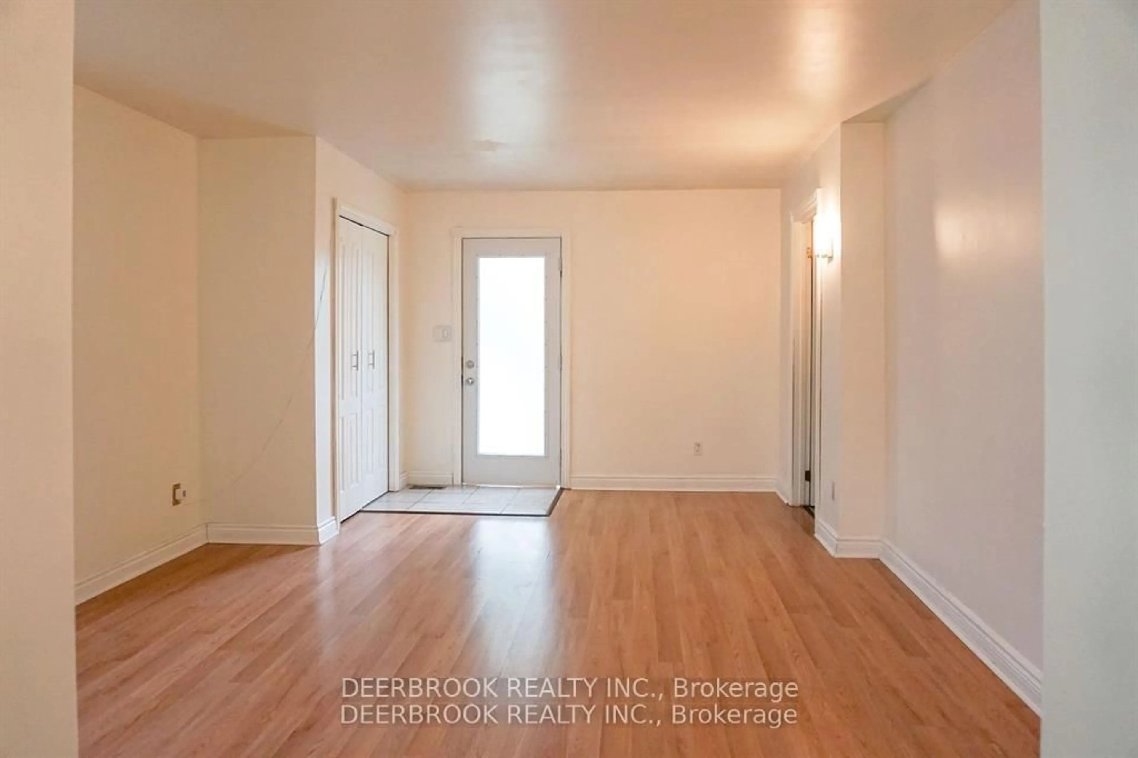 Indoor entryway for 3742 Montcalm St, Windsor Ontario N9C 2A9