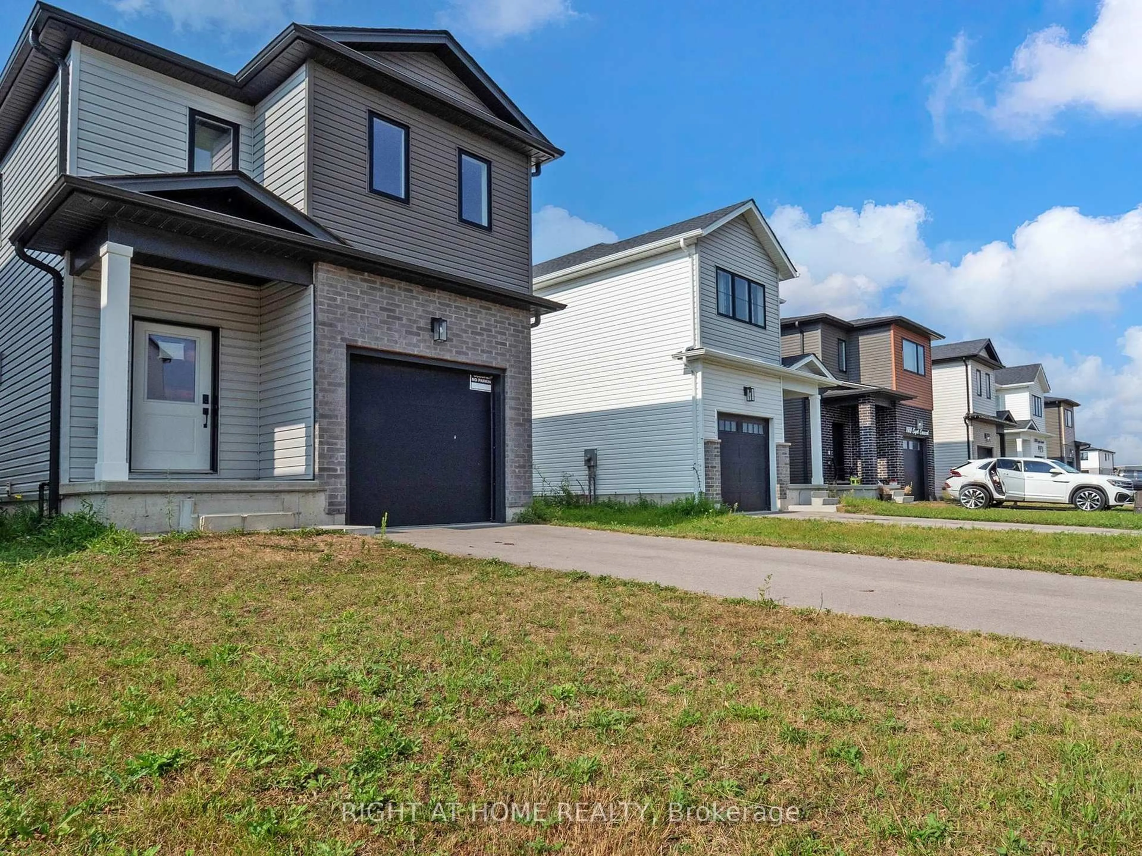 A pic from outside/outdoor area/front of a property/back of a property/a pic from drone, street for 1608 CAPRI Cres, London North Ontario N6G 0S8
