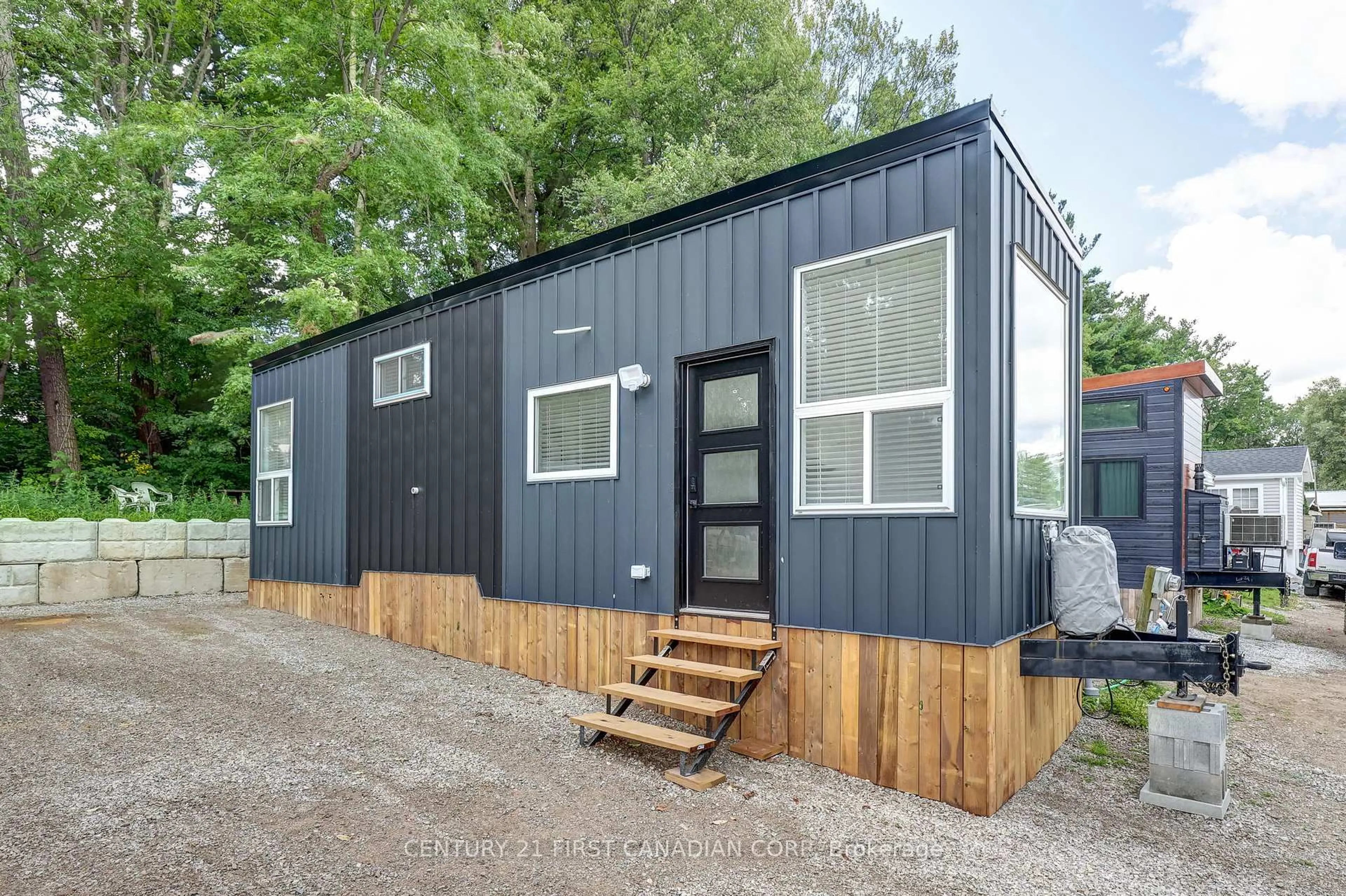 Home with vinyl exterior material, building for 99 Fourth Concession Rd #142, Brant Ontario N0E 1A0