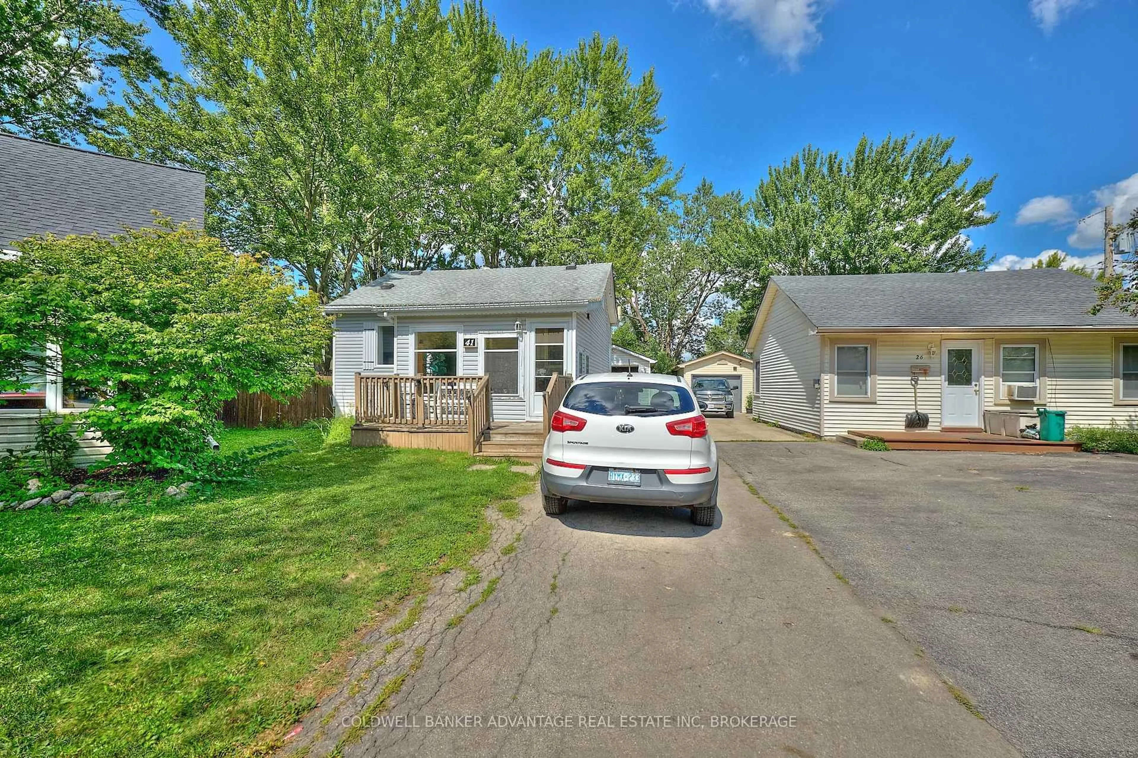 A pic from outside/outdoor area/front of a property/back of a property/a pic from drone, street for 41 Dunkirk Crt, Welland Ontario L3B 4W1