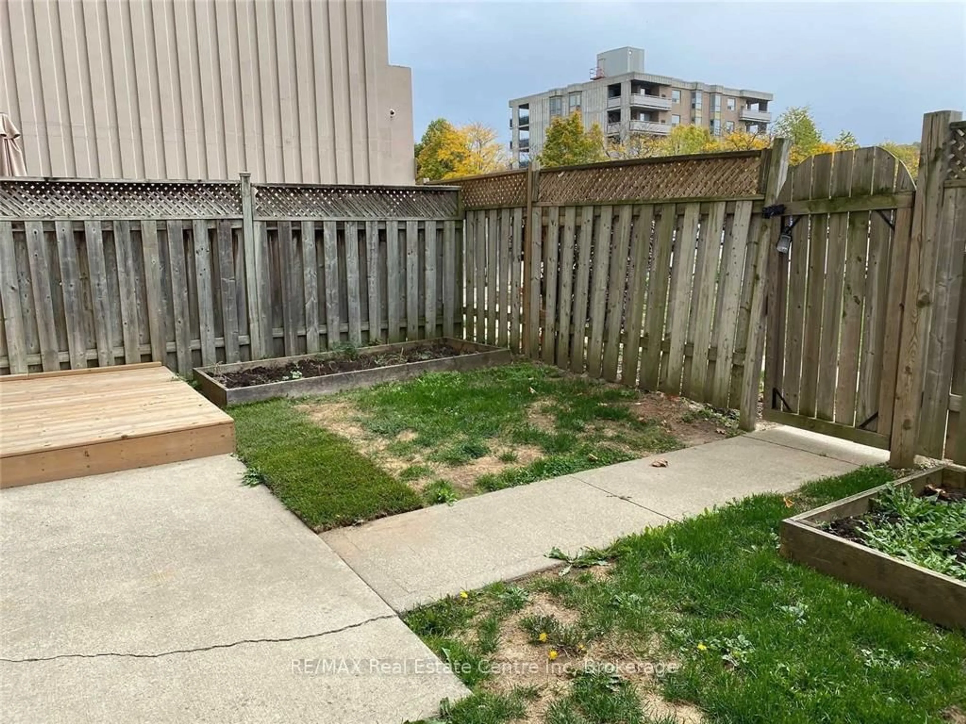 Patio, street for 15 Albright Rd #17, Hamilton Ontario L8K 5J2