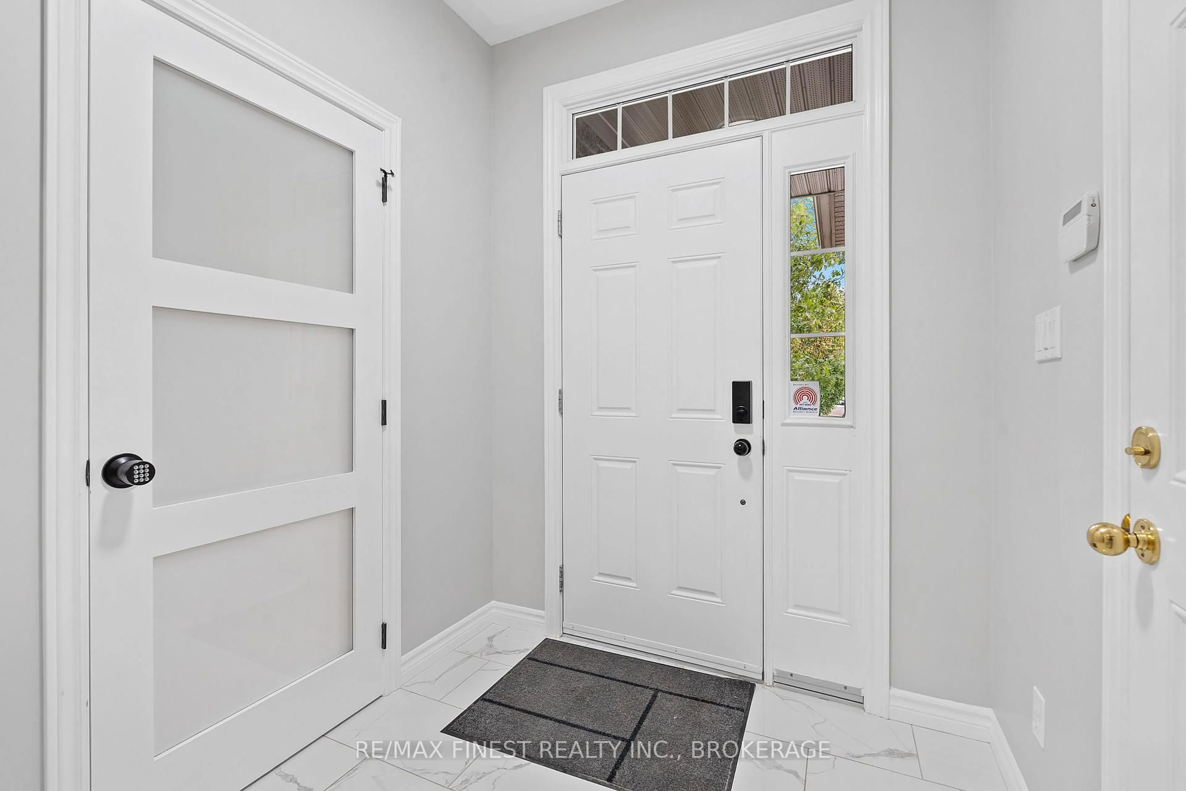 Indoor entryway for 995 Swanfield St, Kingston Ontario K7M 0A6