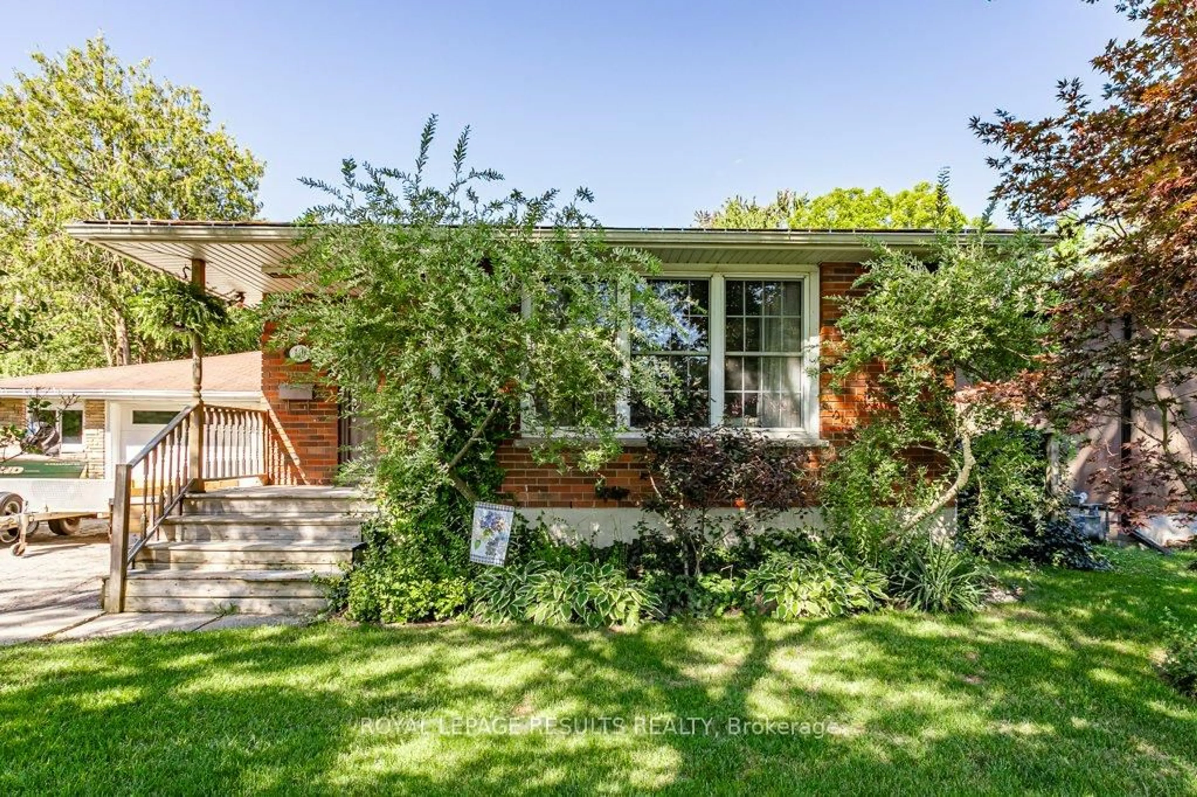 Home with brick exterior material, street for 160 Fourth Ave, Aylmer Ontario N5H 2L3