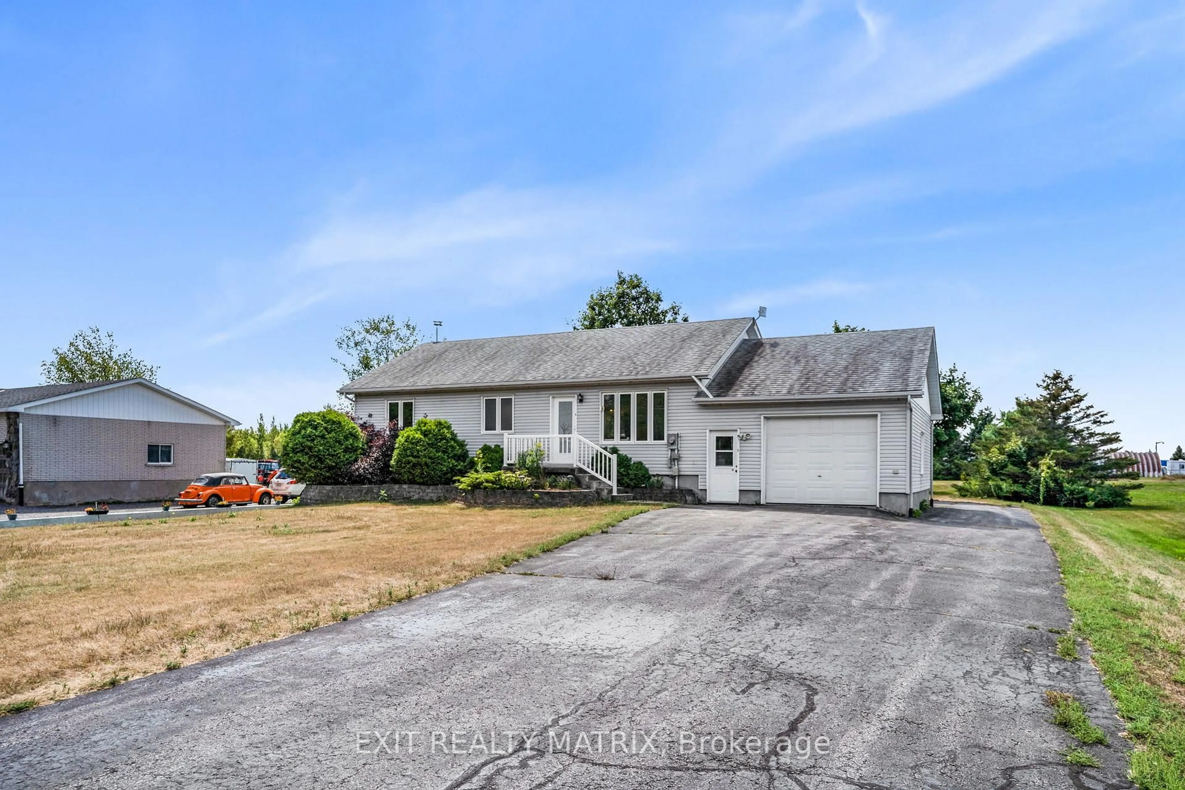 A pic from outside/outdoor area/front of a property/back of a property/a pic from drone, street for 3704 Pattee Rd, Champlain Ontario K6A 2R2