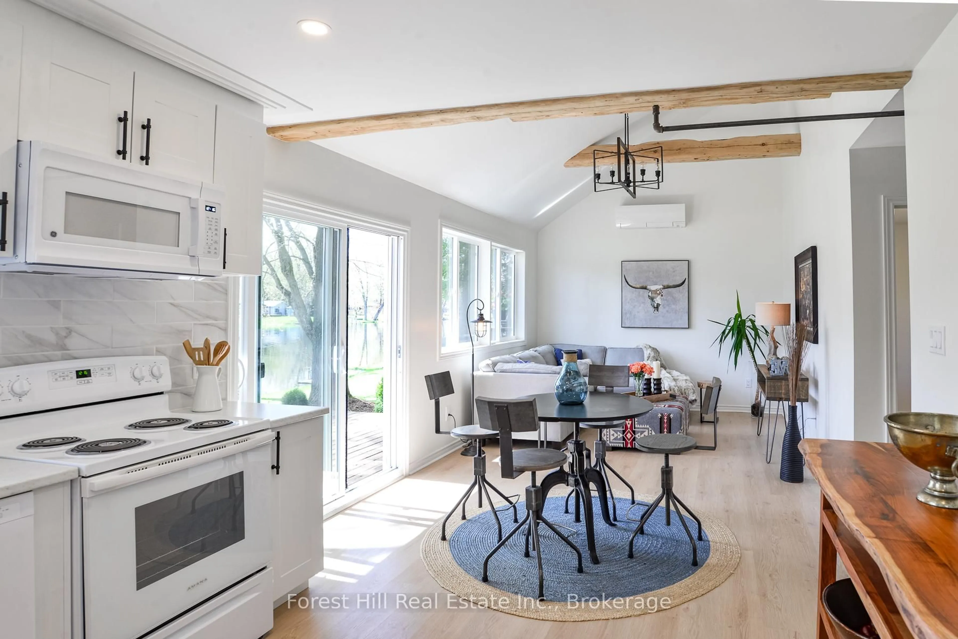 Open concept kitchen, ceramic/tile floor for 1036 BAGLEY Rd, Gravenhurst Ontario P0E 1N0