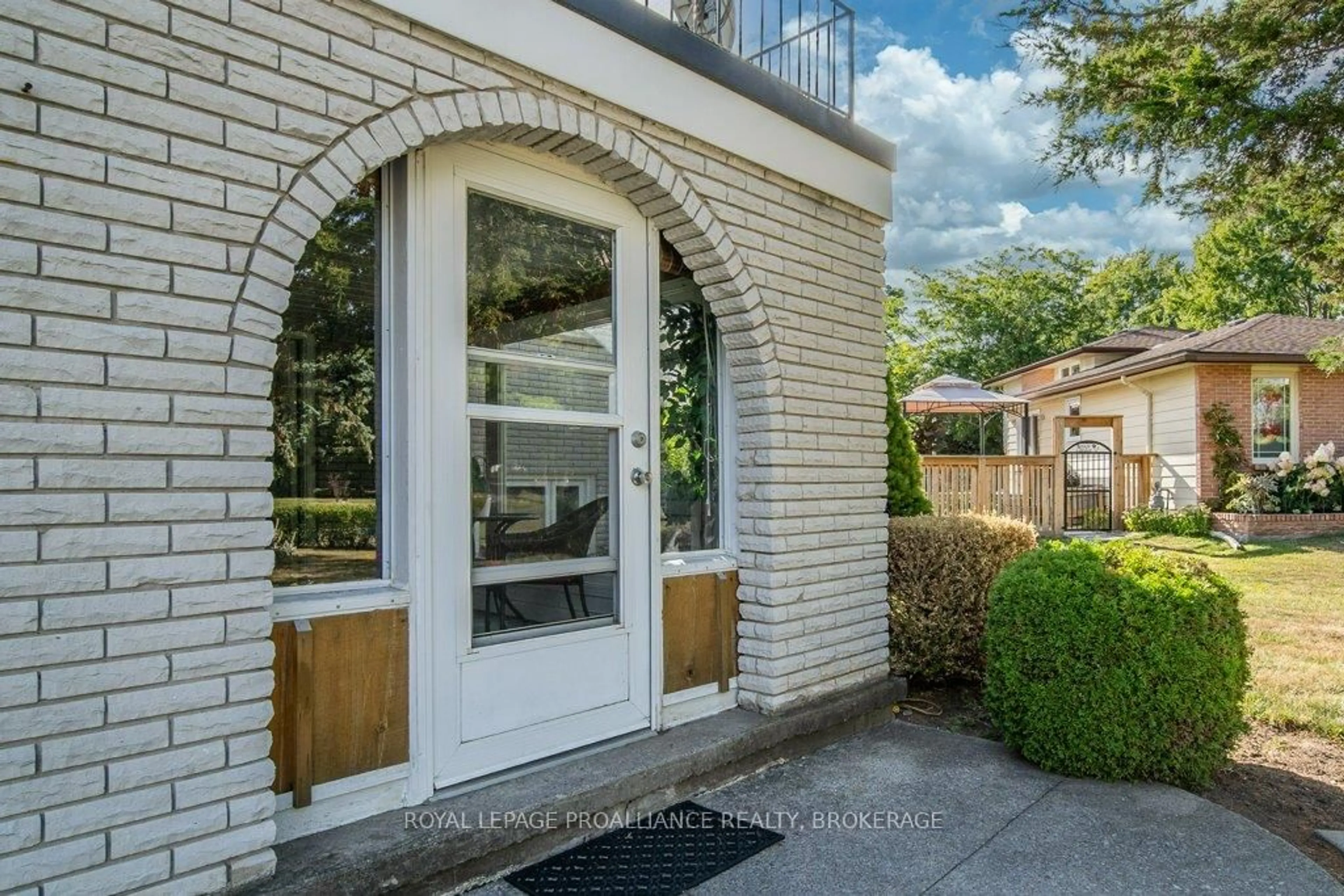 Unknown for 673 Sussex Blvd, Kingston Ontario K7M 5B2