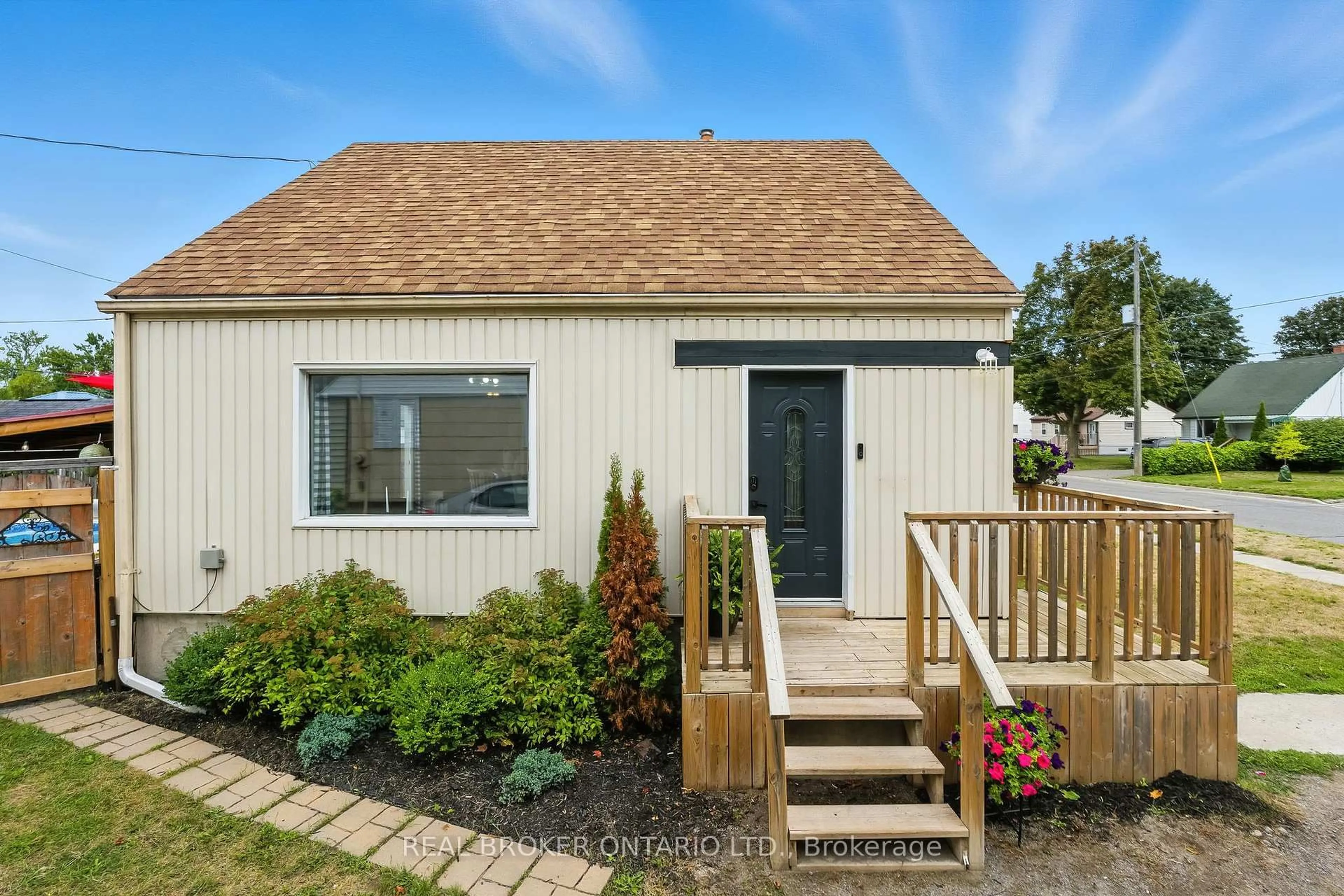 Home with vinyl exterior material, street for 459 Rose Ave, Peterborough Ontario K9J 4E5