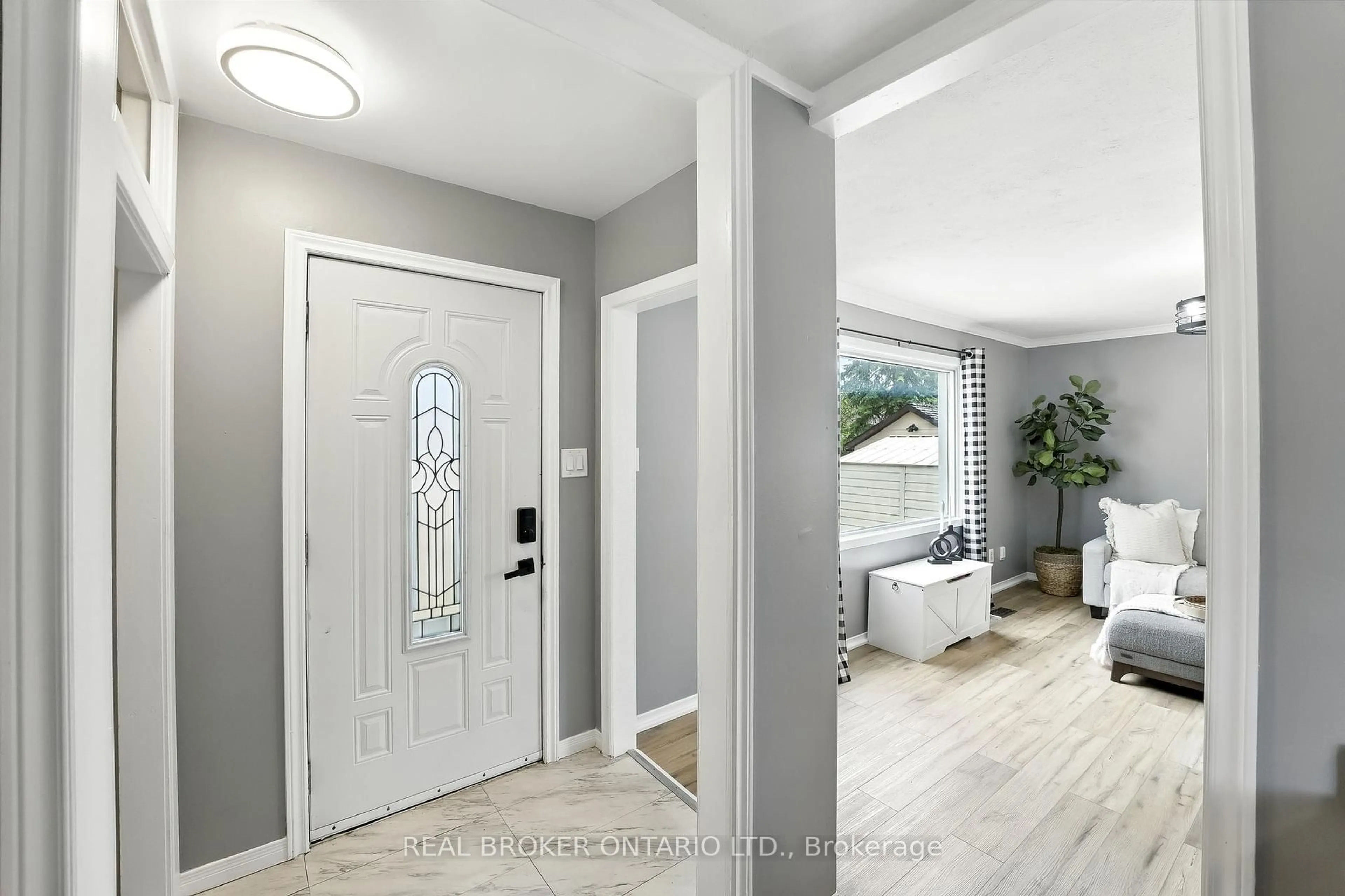 Indoor entryway for 459 Rose Ave, Peterborough Ontario K9J 4E5