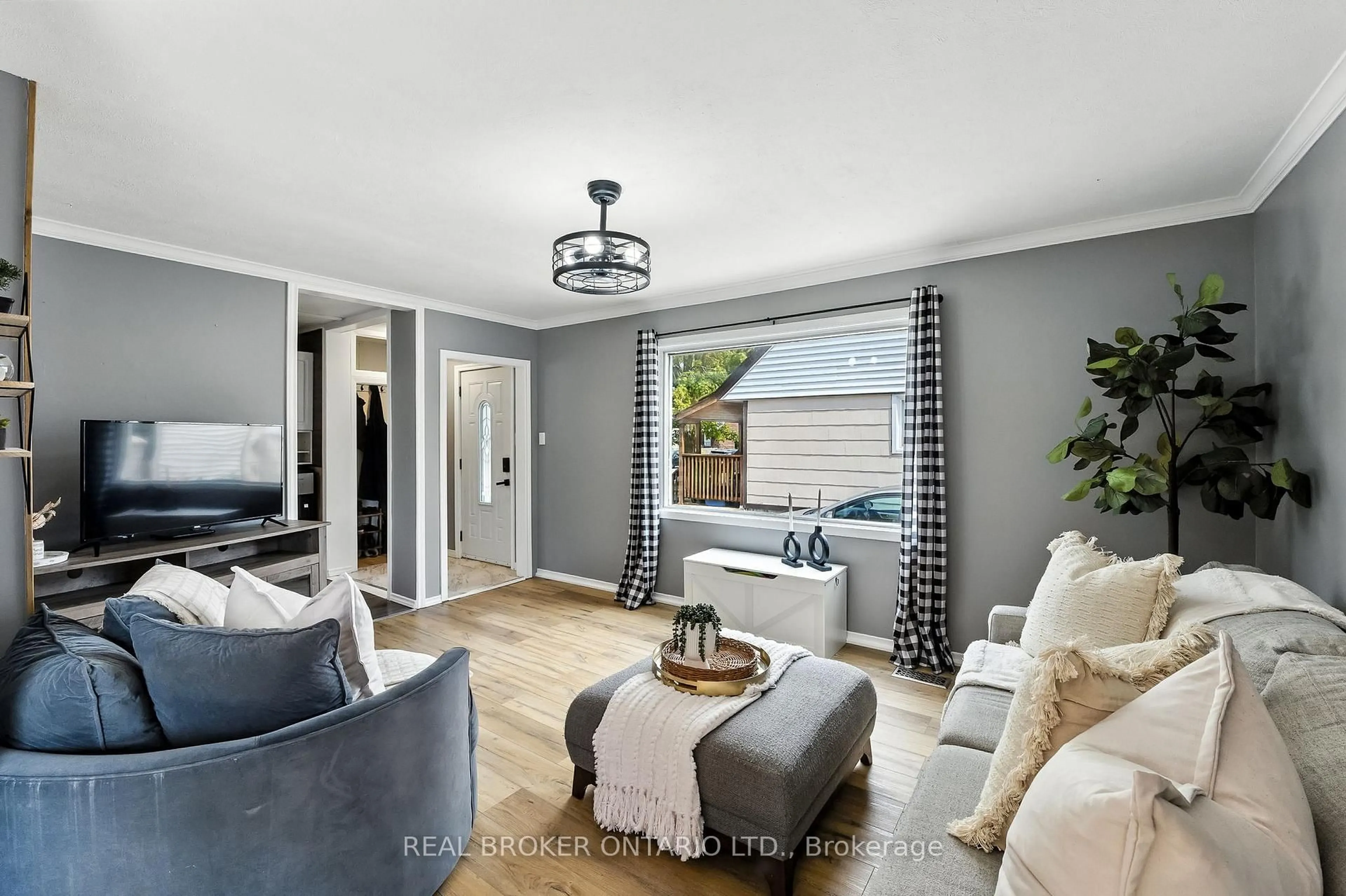 Living room with furniture, unknown for 459 Rose Ave, Peterborough Ontario K9J 4E5