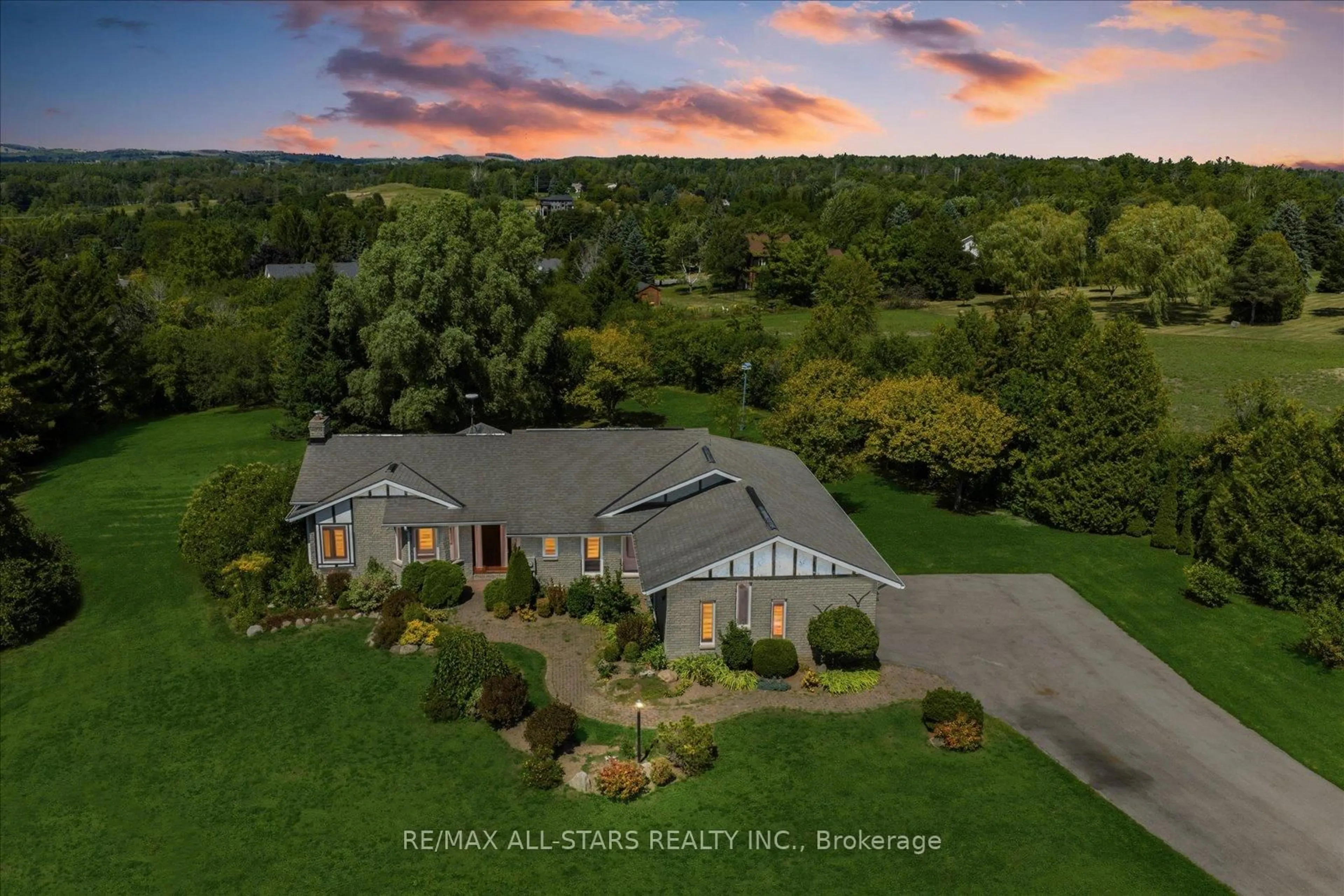 A pic from outside/outdoor area/front of a property/back of a property/a pic from drone, water/lake/river/ocean view for 46 Forest Hill Dr, Hamilton Township Ontario K9A 0W4