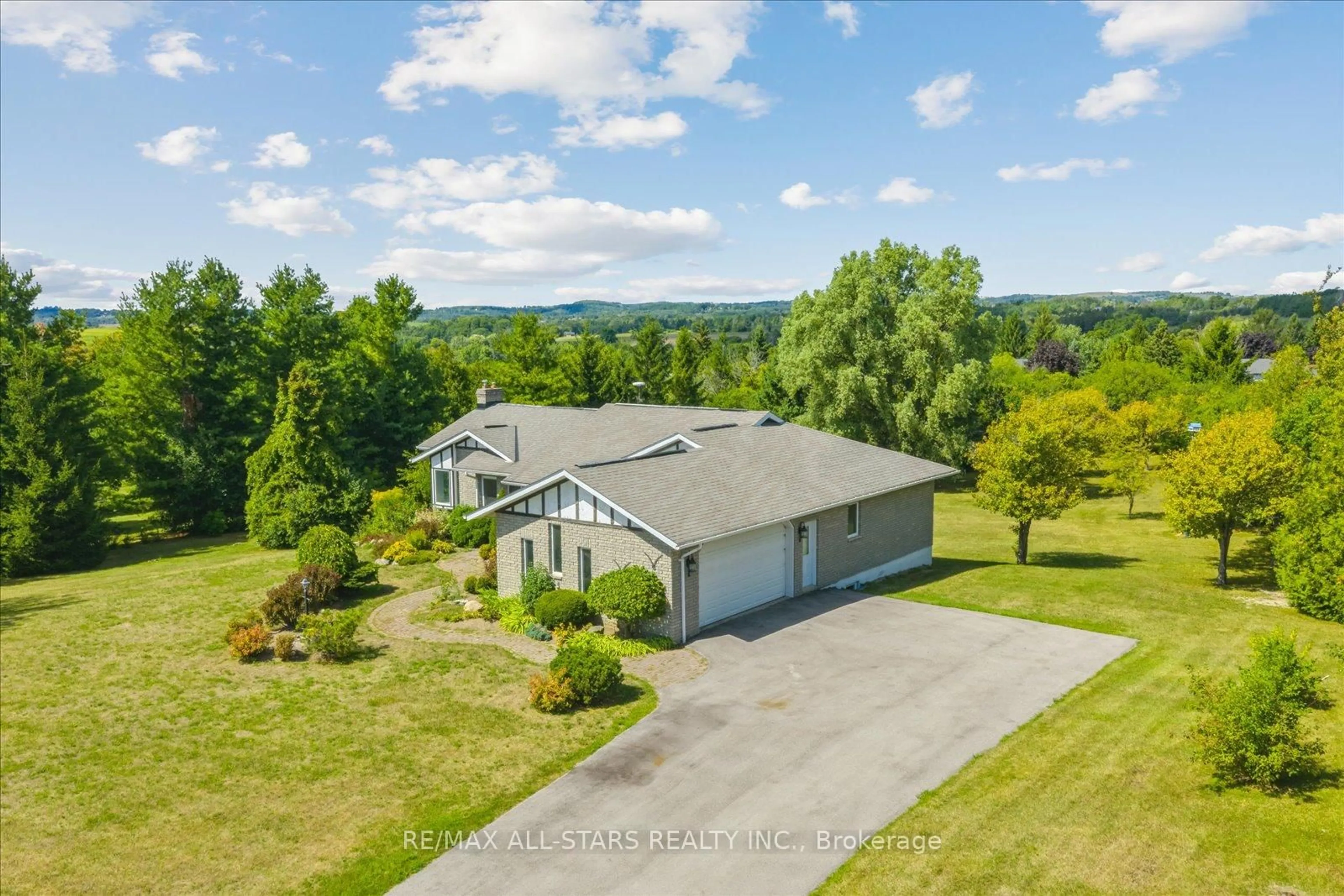 A pic from outside/outdoor area/front of a property/back of a property/a pic from drone, water/lake/river/ocean view for 46 Forest Hill Dr, Hamilton Township Ontario K9A 0W4
