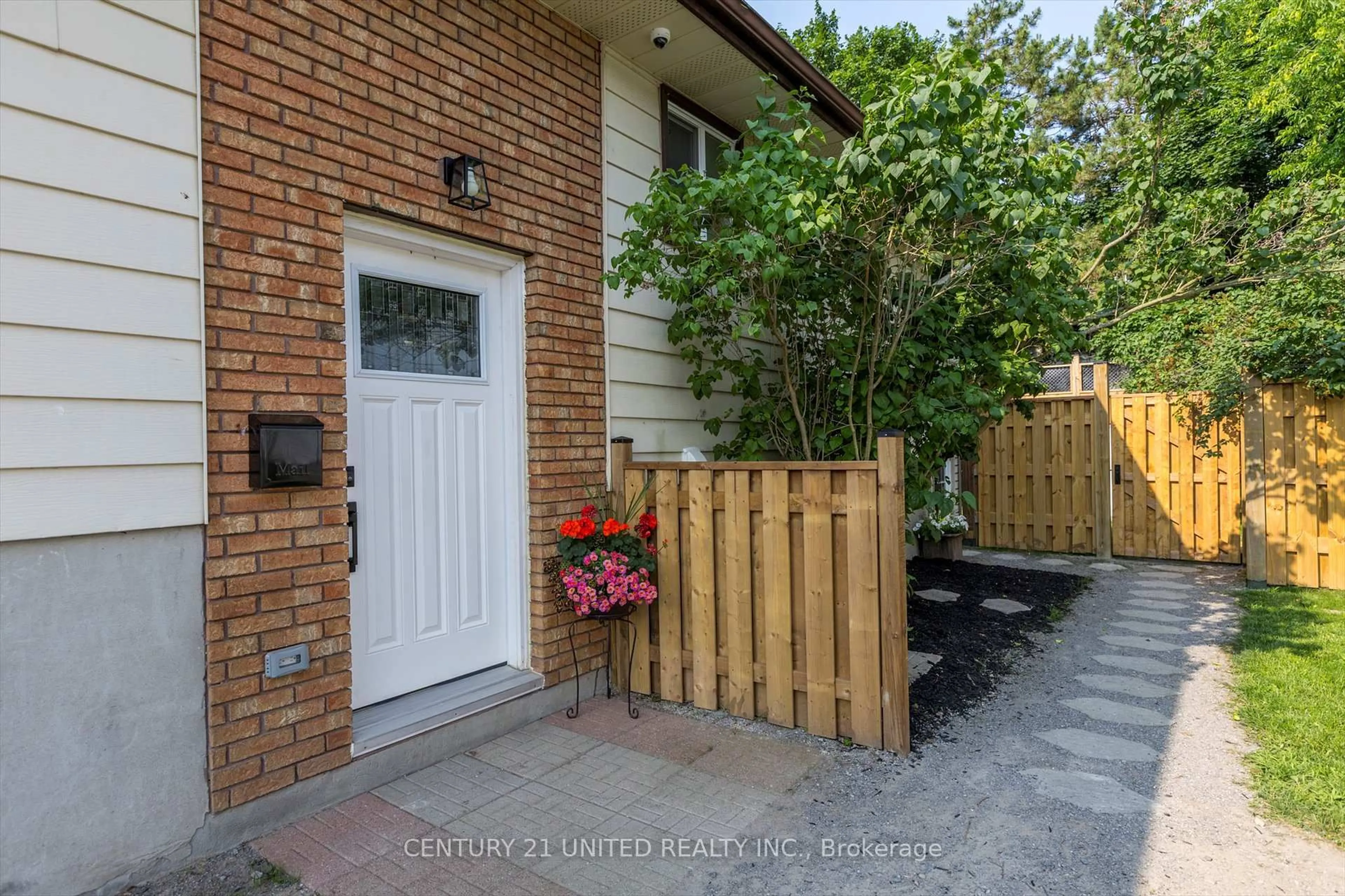Home with brick exterior material, street for 561 Barnes Cres, Peterborough Ontario K9J 7Z2