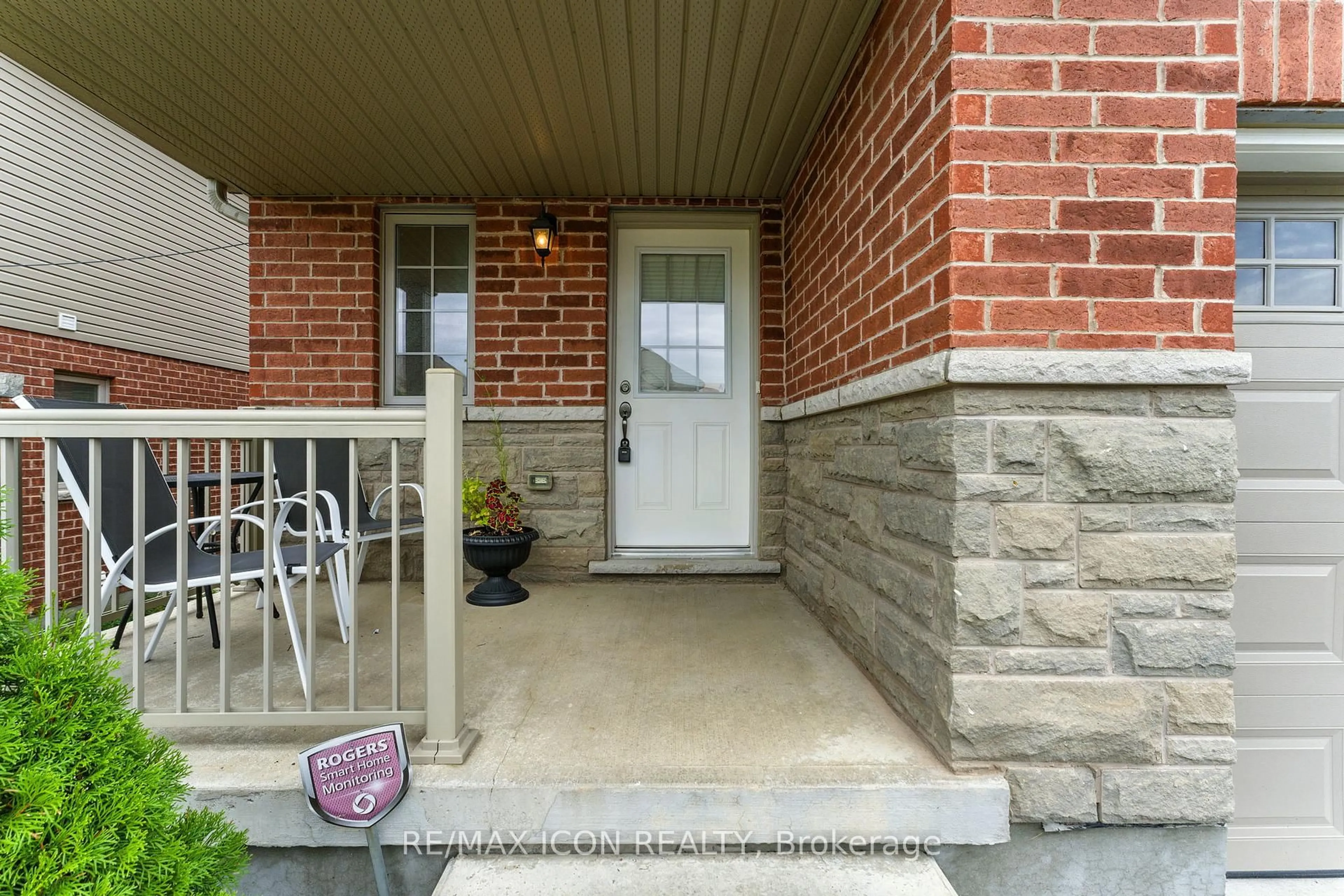 Indoor entryway for 28 Freer Dr, North Dumfries Ontario N0B 1E0